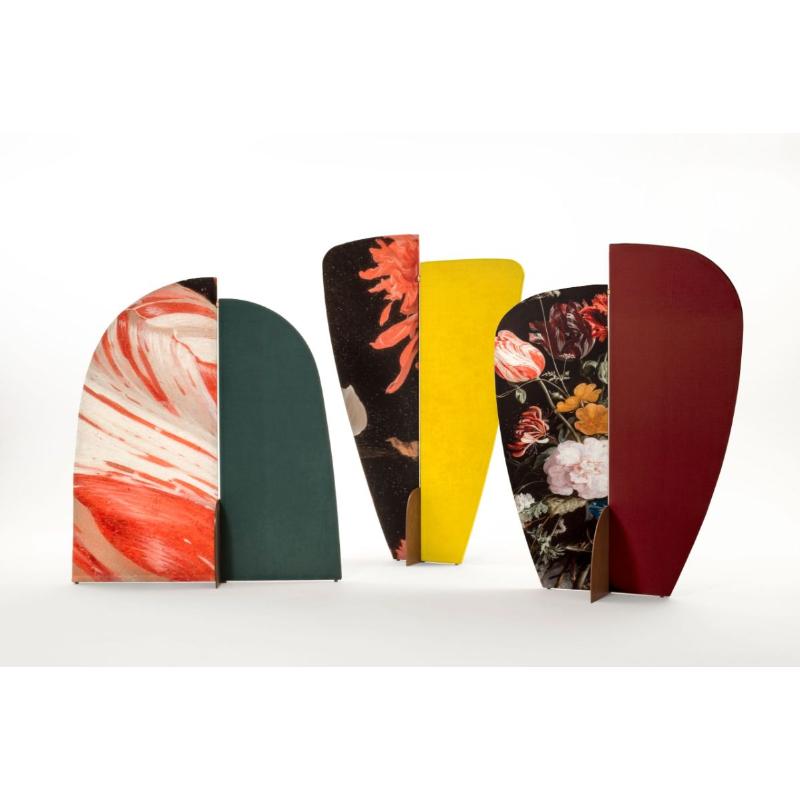 Ensemble de 3 paravents Kazimir, revêtement floral en jersey de Colé Italia avec Julia Douza
Dimensions : H.159 D.116 L.40 cm
Matériaux : Paravent avec revêtement en tissu jersey avec des imprimés fantaisie et un support rouillé en forme d'acier