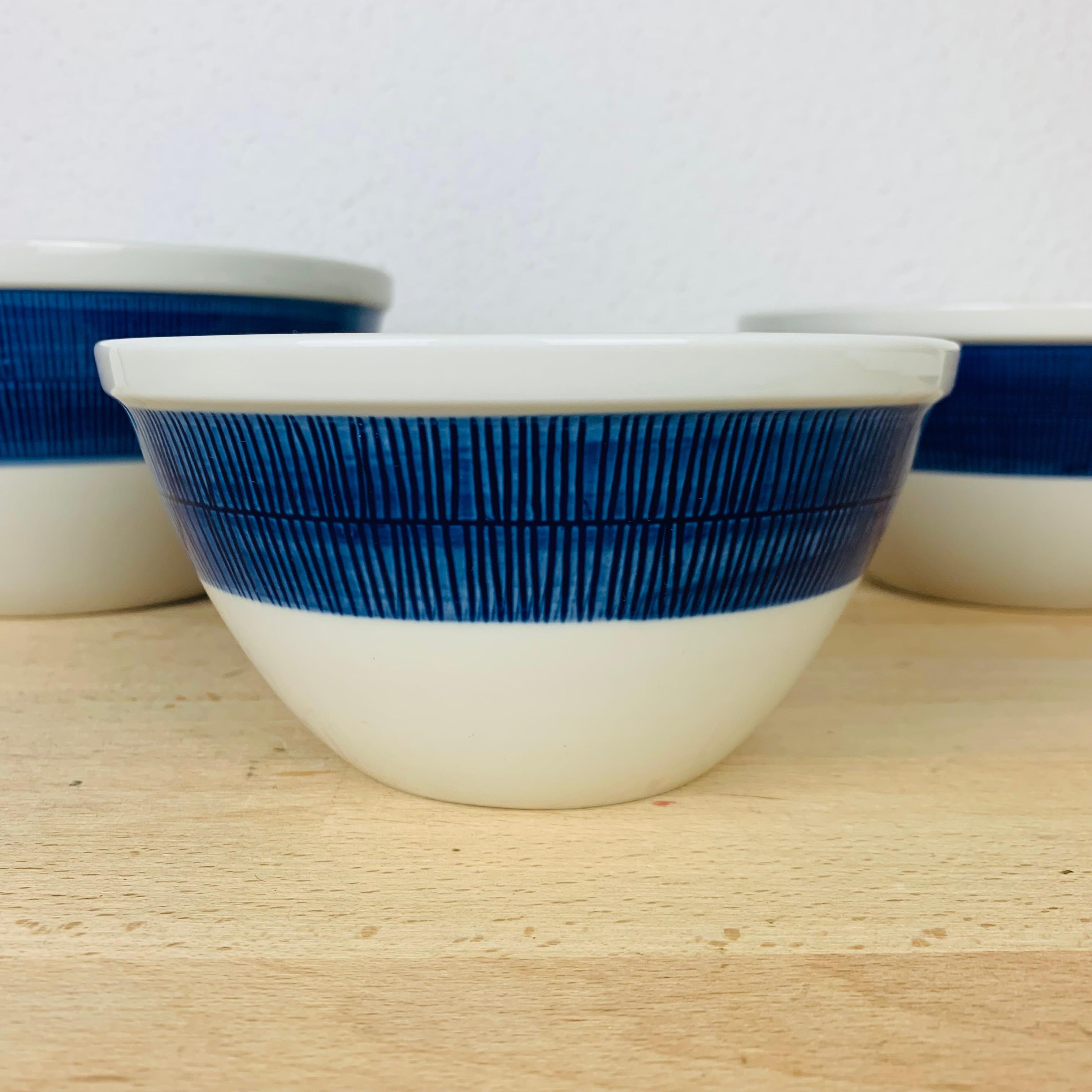 Scandinavian Modern Set of 3 Koka serving bowls by Hertha Bengtson for Rörstrand Sweden  For Sale