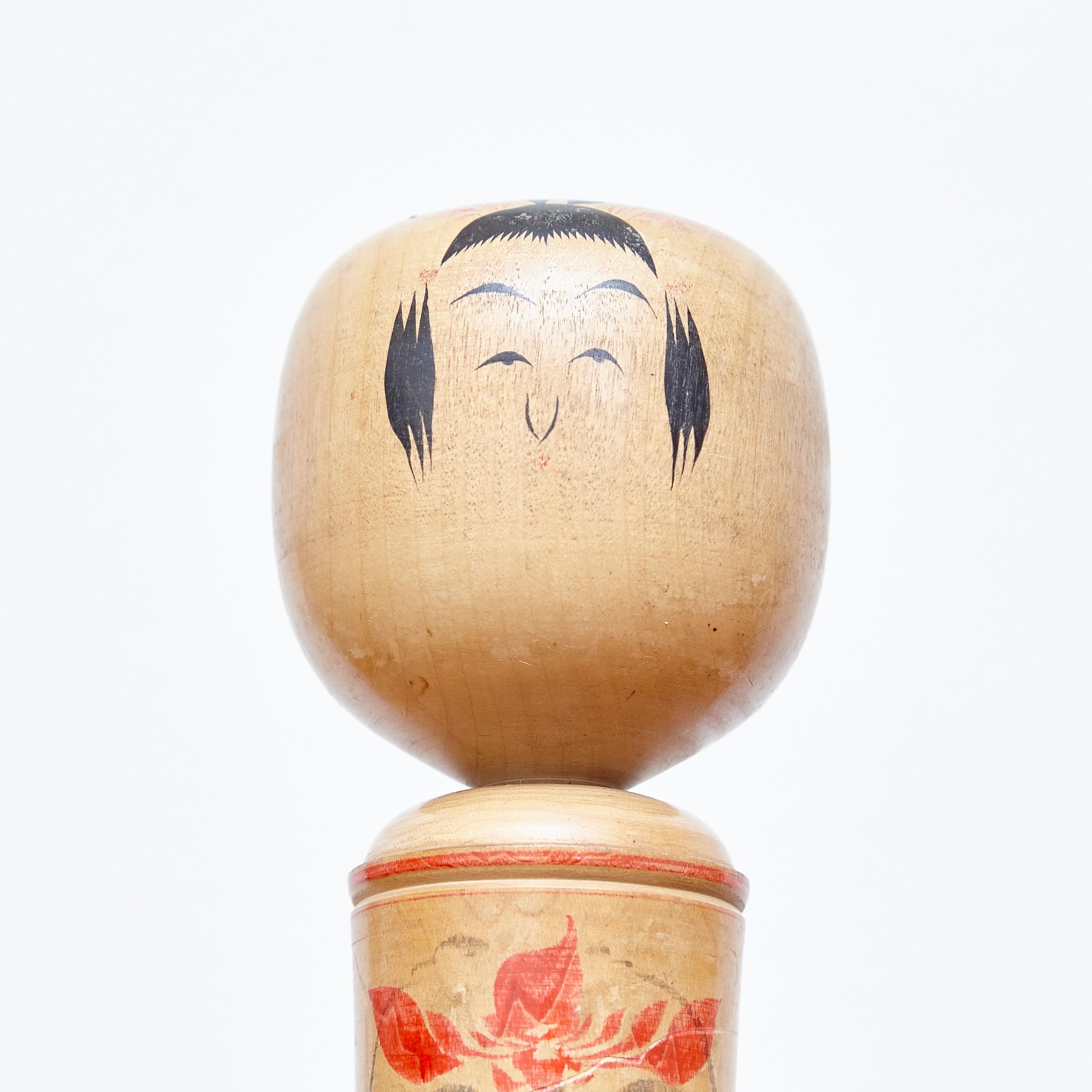 Set of 3 Kokeshi Japanese Wood Hand Painted Doll In Good Condition In Barcelona, Barcelona