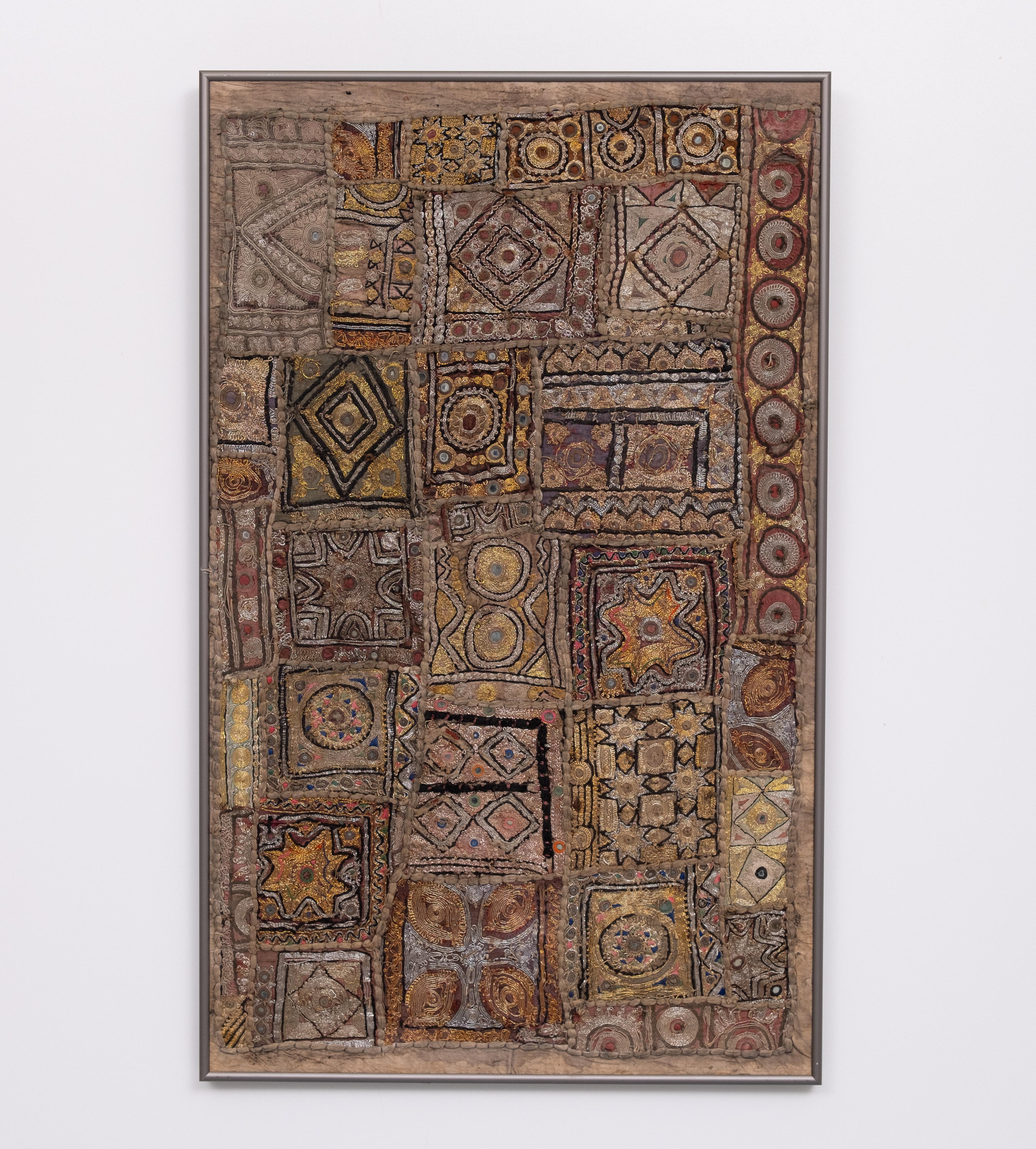 Ensemble de 3 tentures murales patchwork brodées indiennes Kutch en vente 6