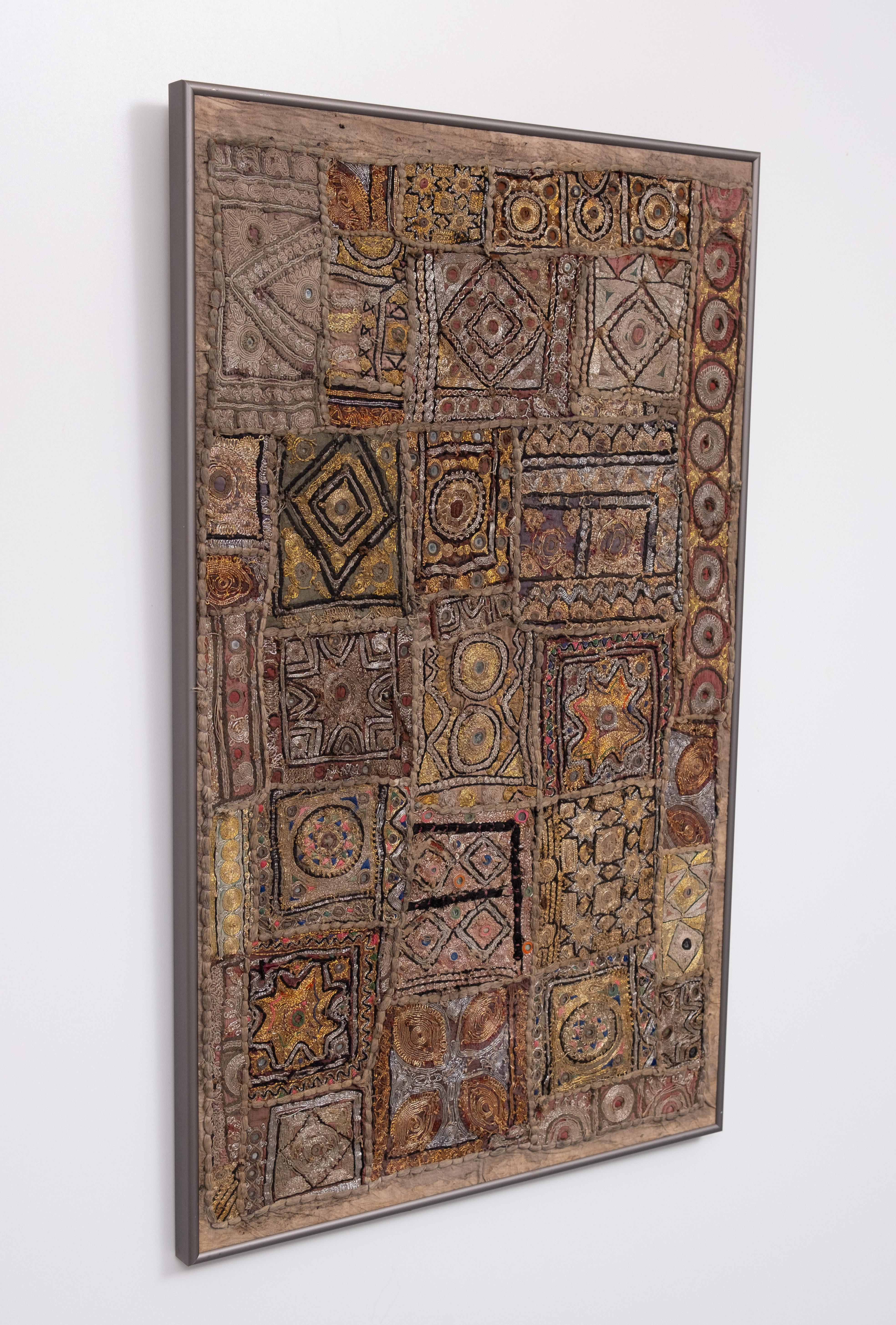 Ensemble de 3 tentures murales patchwork brodées indiennes Kutch en vente 7
