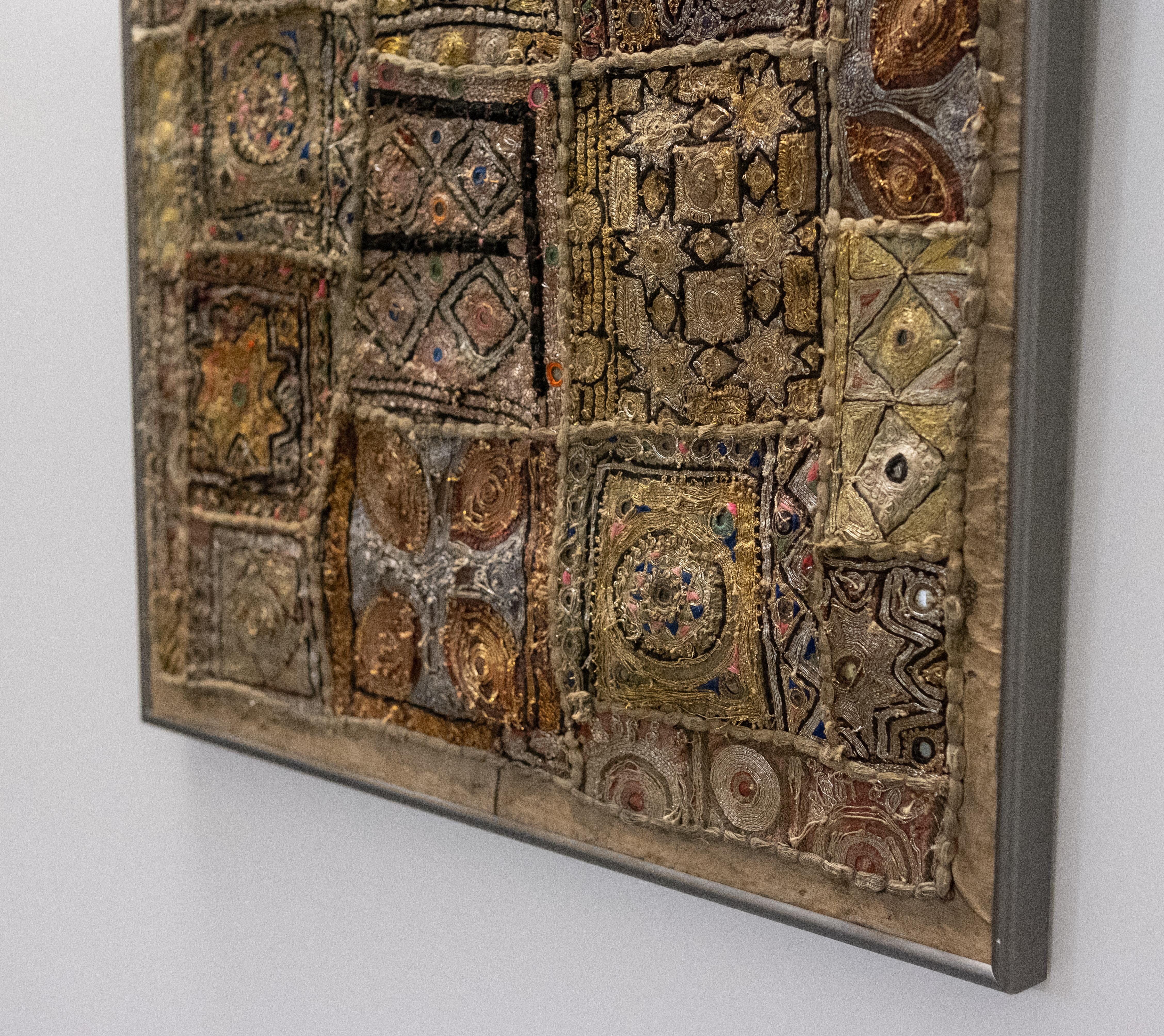 Ensemble de 3 tentures murales patchwork brodées indiennes Kutch en vente 10