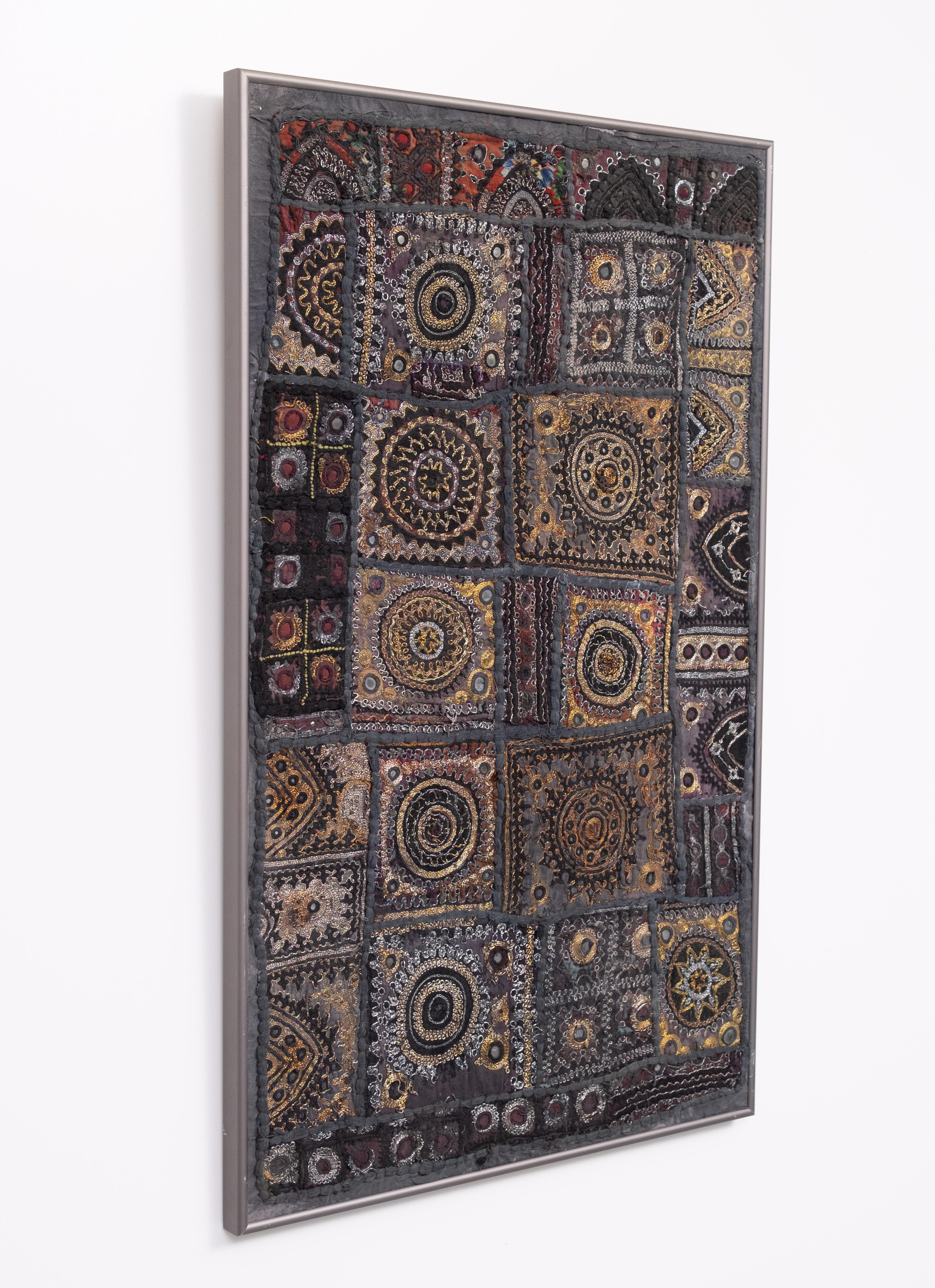 Tissu Ensemble de 3 tentures murales patchwork brodées indiennes Kutch en vente