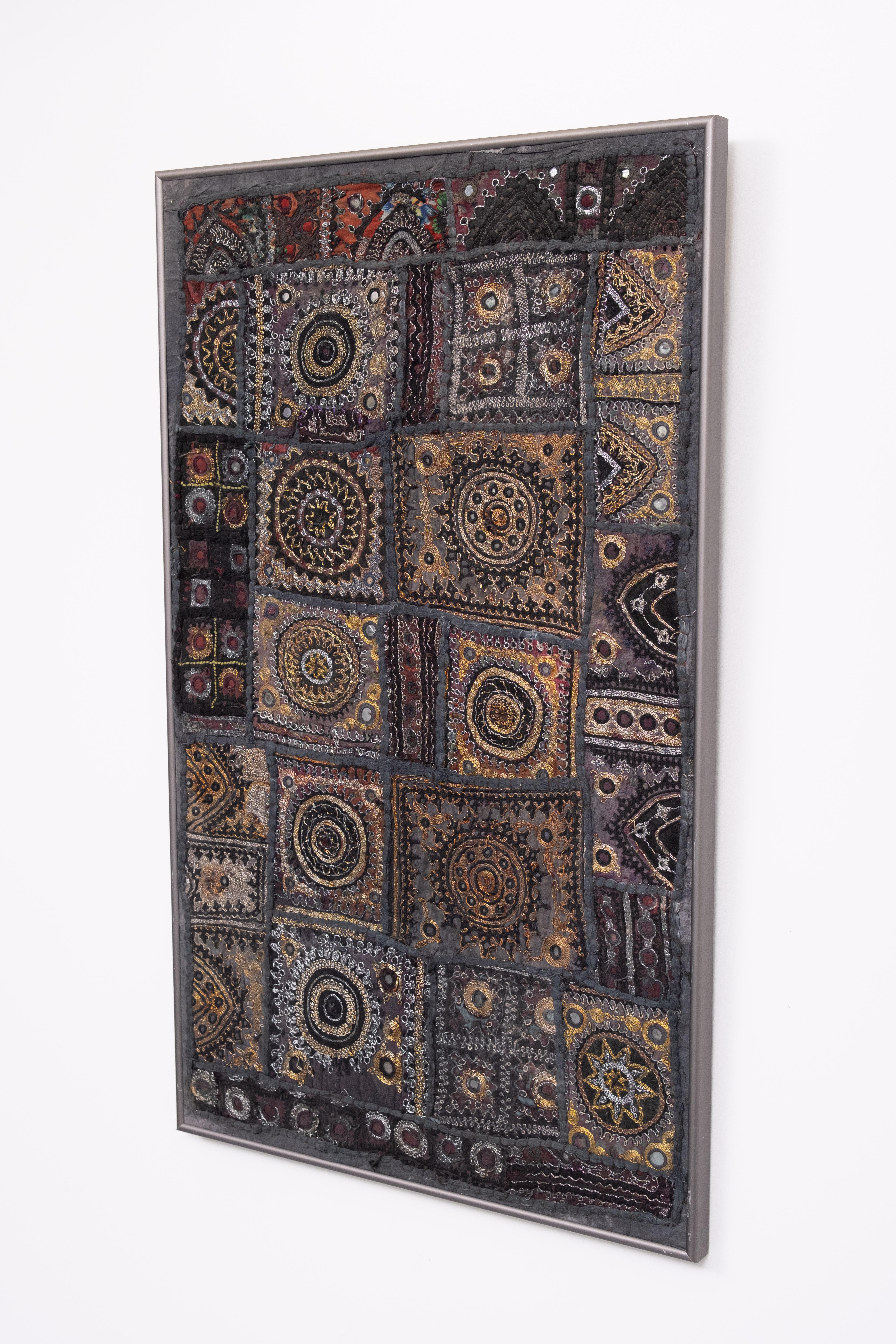 Ensemble de 3 tentures murales patchwork brodées indiennes Kutch en vente 1
