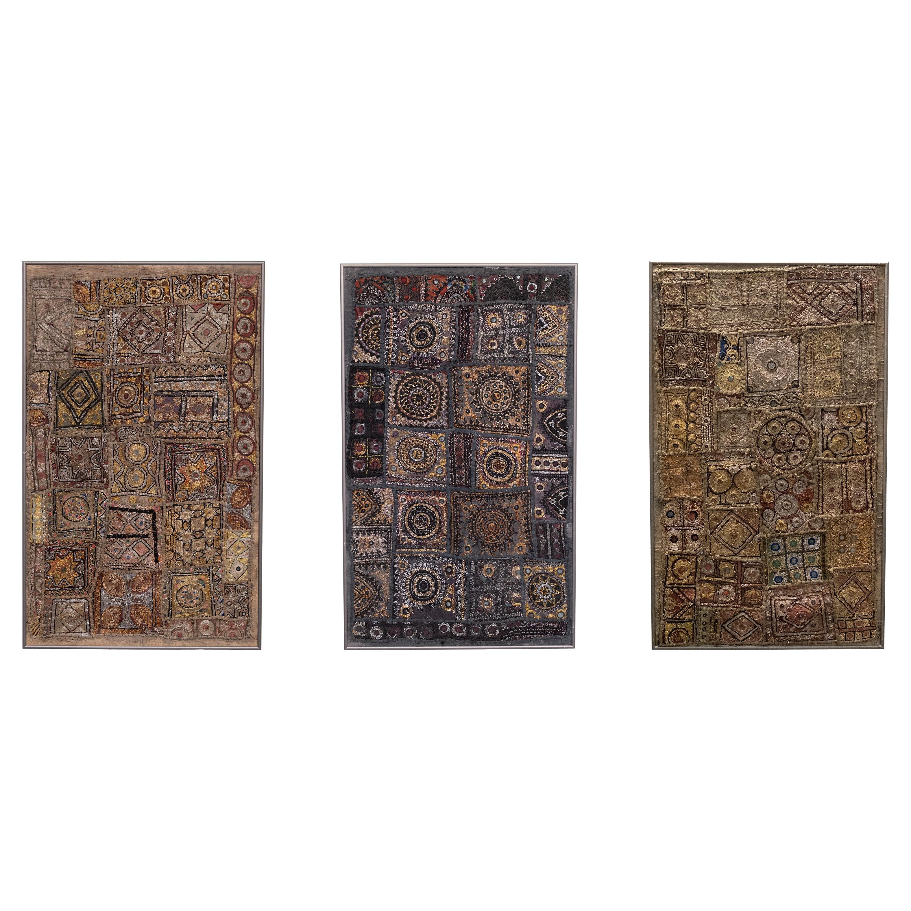Ensemble de 3 tentures murales patchwork brodées indiennes Kutch en vente