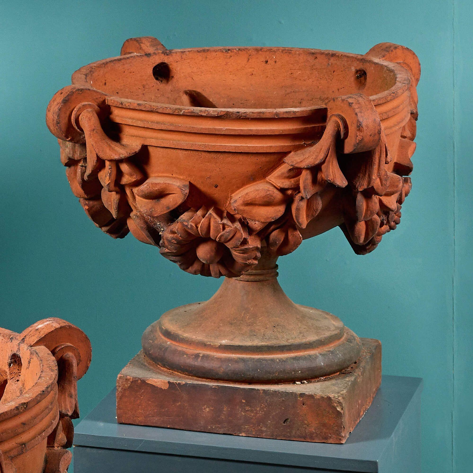 Set of 3 Large Antique Red Terracotta Garden Jardinieres In Fair Condition For Sale In Wormelow, Herefordshire