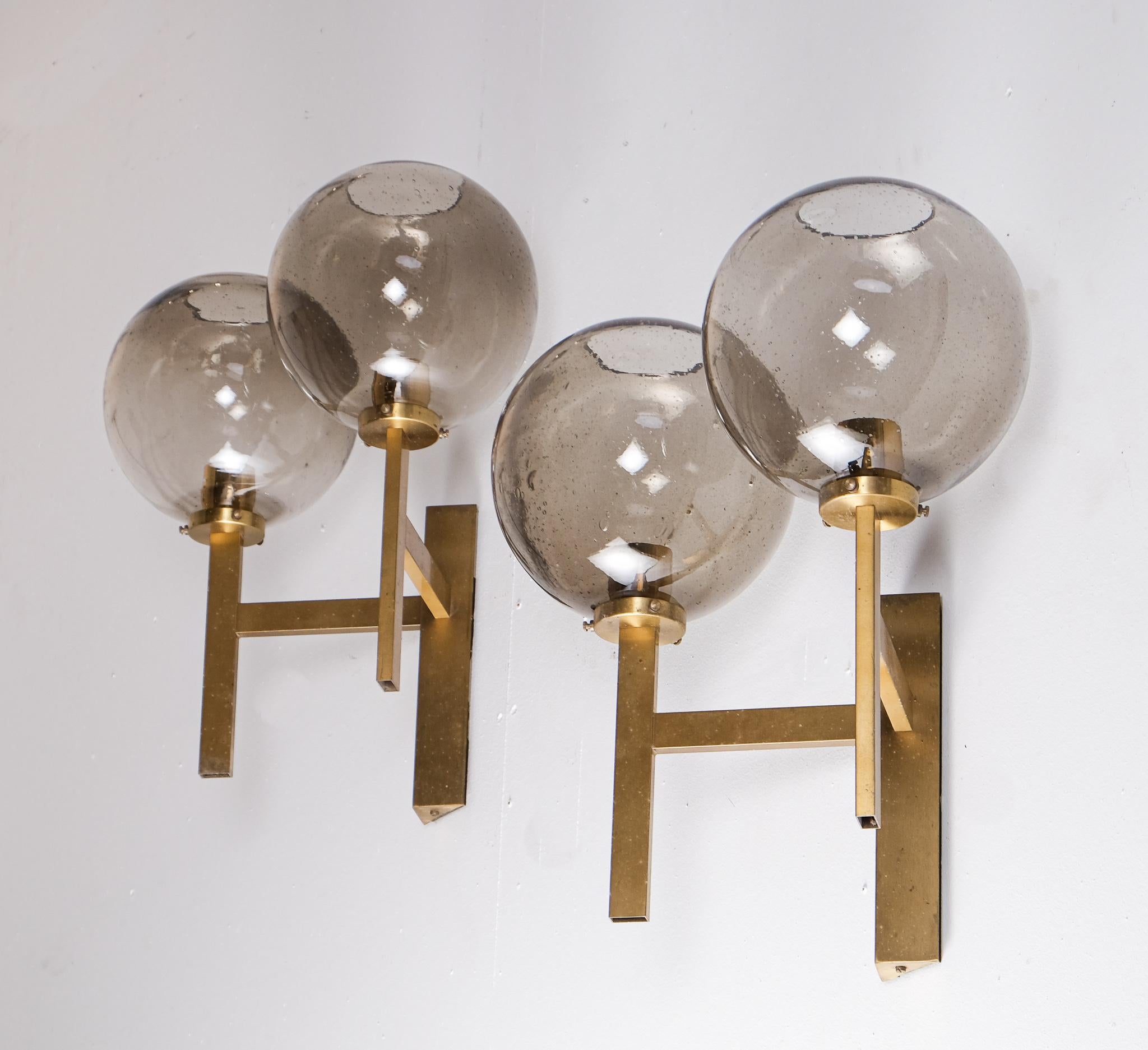 Laiton Ensemble de 3 grandes lampes murales en laiton par Holger Johansson, Suède, années 1960 en vente