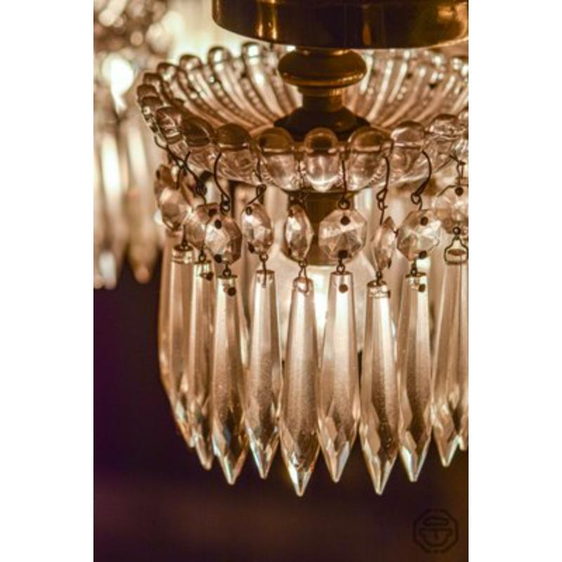 Grand lustre à glands en bronze et cristal de Baccarat (3 pièces)

Vintage Design
Exceptionnel - commande spéciale à la manufacture de Baccarat pour un client particulier en 1930 '- Château de la région de Lyon en France.

Informations