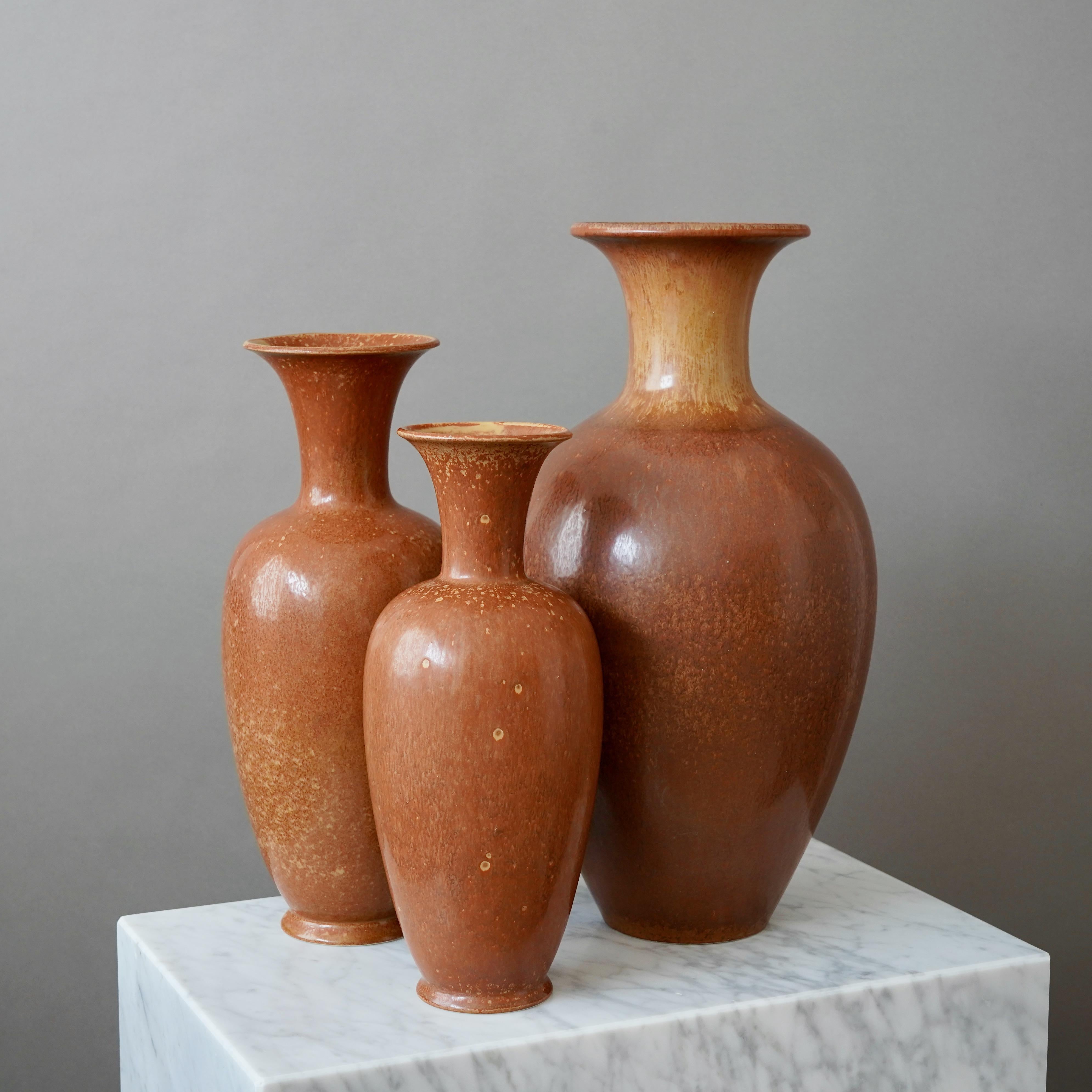 Set di 3 vasi da terra in gres di Gunnar Nylund. Rorstrand, Svezia, anni '1940. In condizioni buone in vendita a Malmö, SE