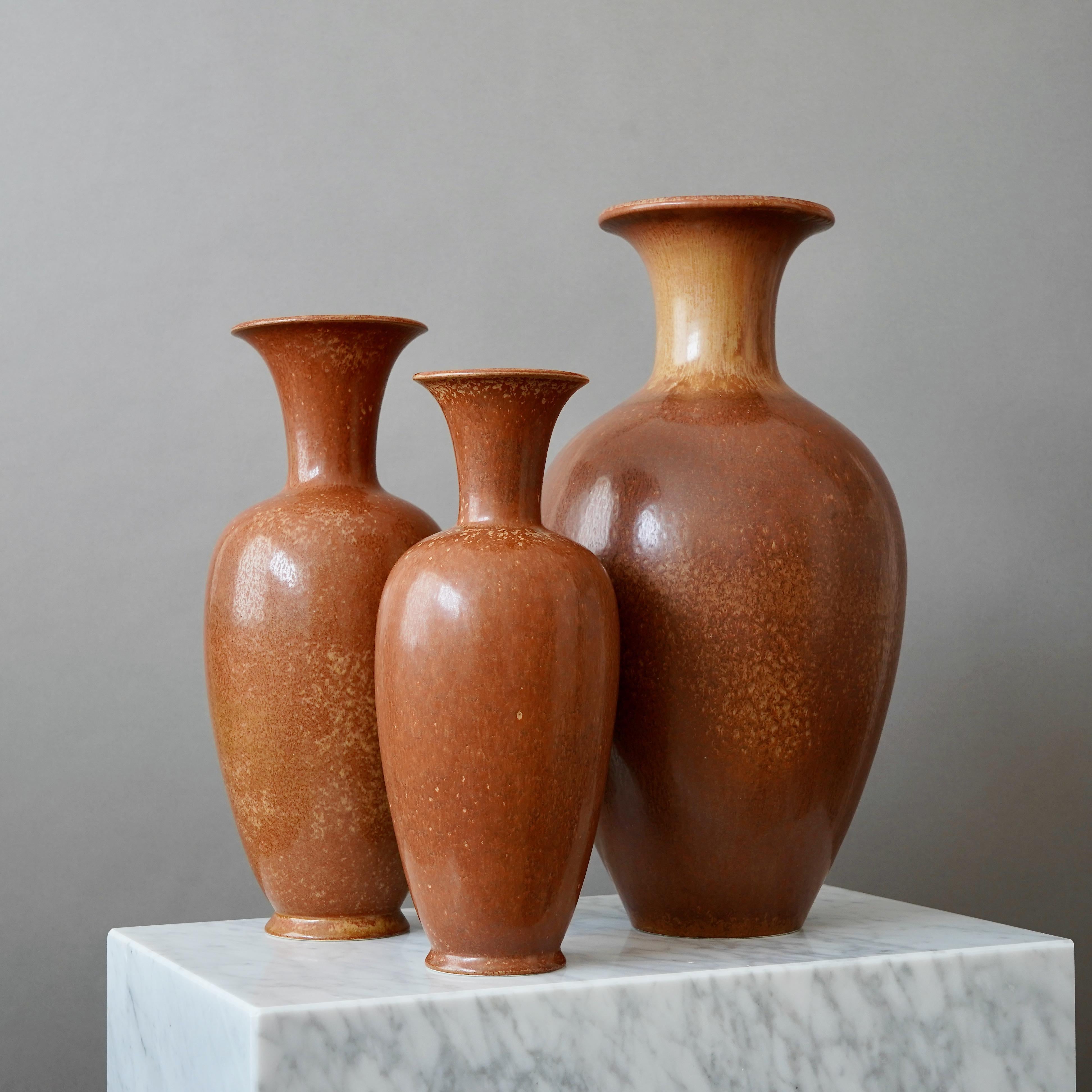XX secolo Set di 3 vasi da terra in gres di Gunnar Nylund. Rorstrand, Svezia, anni '1940. in vendita