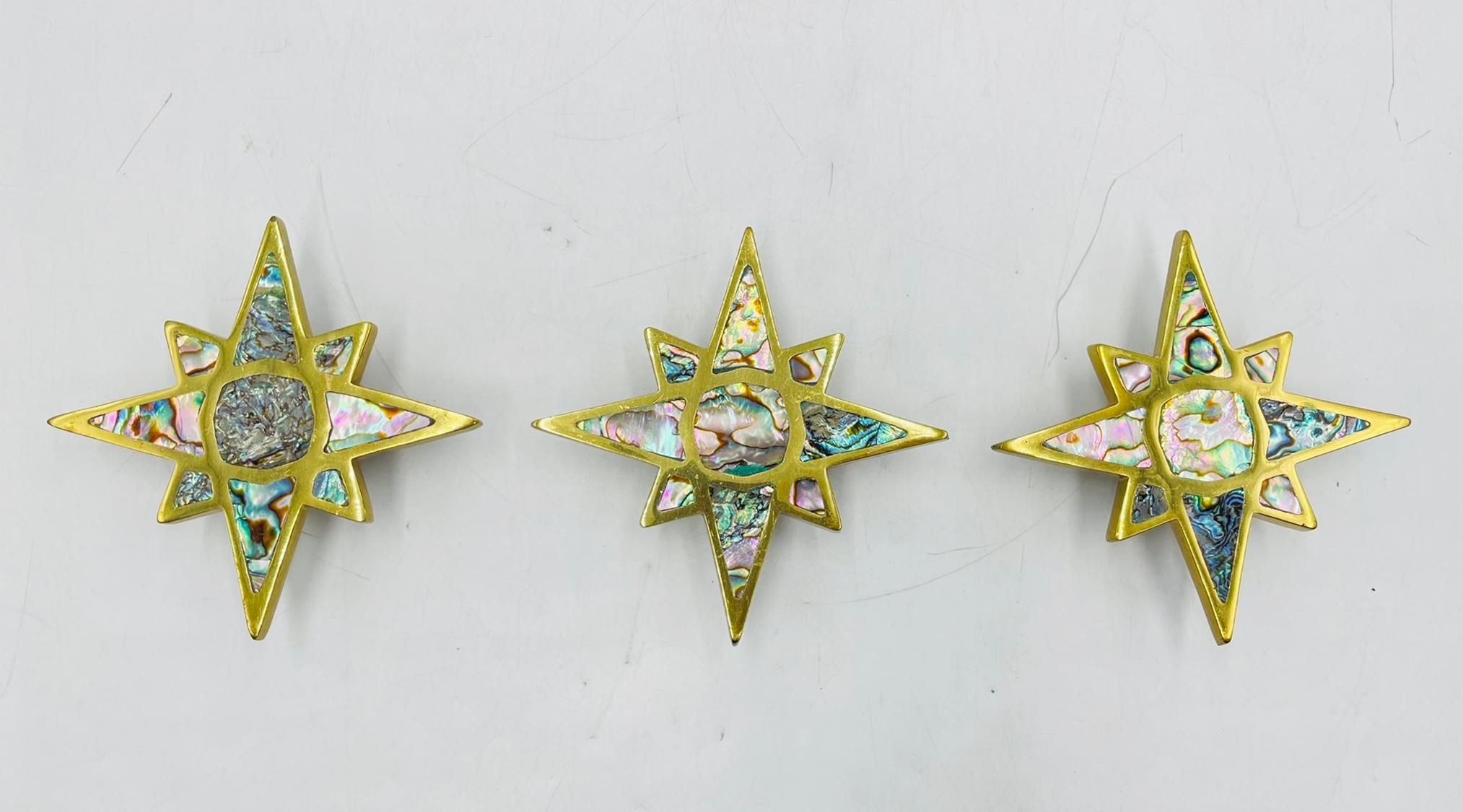 Satz von 3 großen Schrankgriffen aus Messing und Abalone-Muschel von Peñoles, Mexiko (Moderne der Mitte des Jahrhunderts) im Angebot