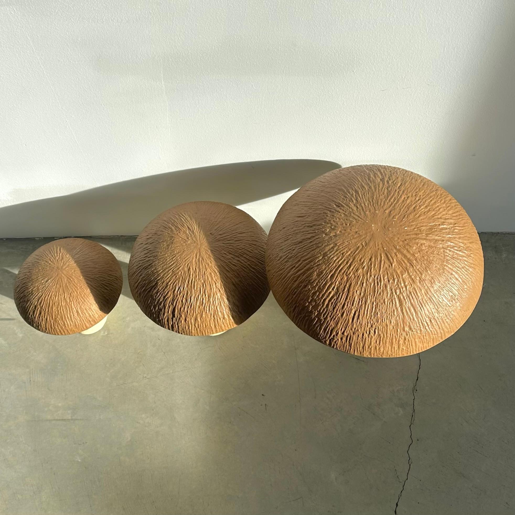 Set von 3 großen Pilzschalen aus Beton, 1970er Jahre, USA (amerikanisch) im Angebot