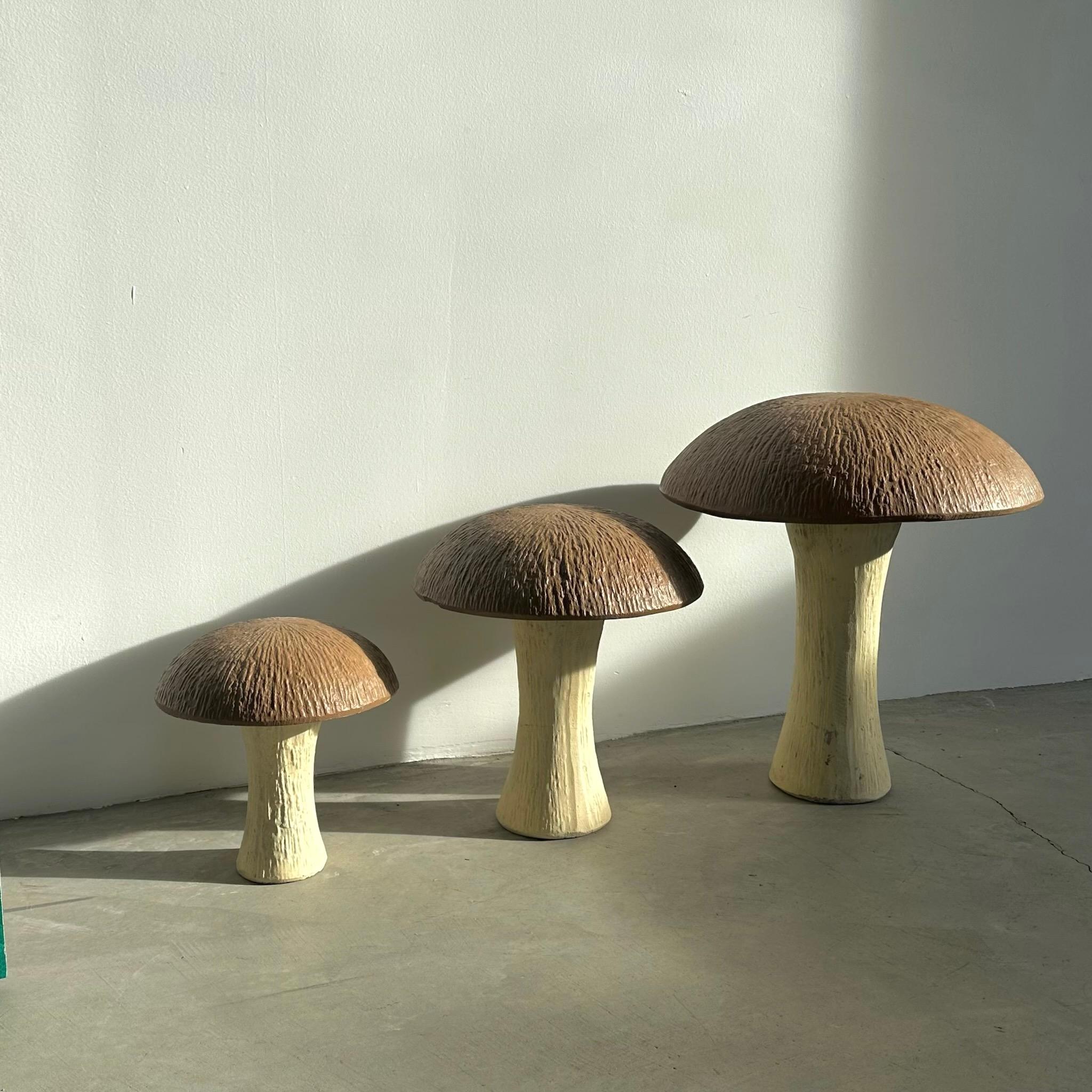 Set von 3 großen Pilzschalen aus Beton, 1970er Jahre, USA im Zustand „Gut“ im Angebot in Los Angeles, CA