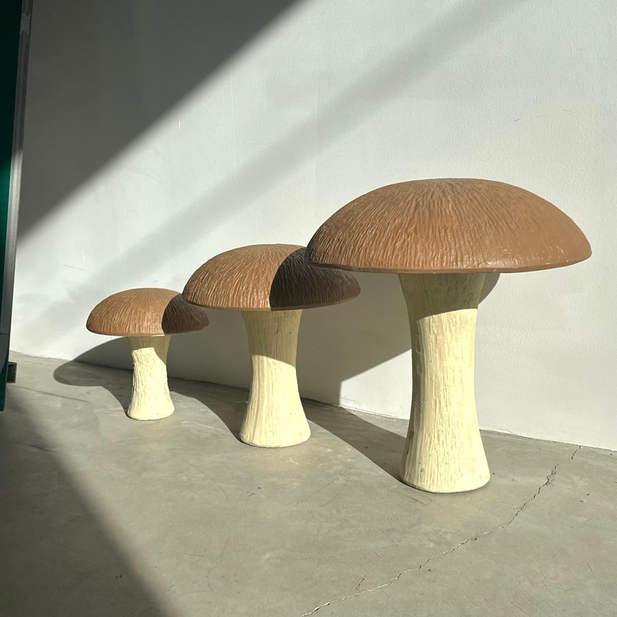 Set von 3 großen Pilzschalen aus Beton, 1970er Jahre, USA (21. Jahrhundert und zeitgenössisch) im Angebot