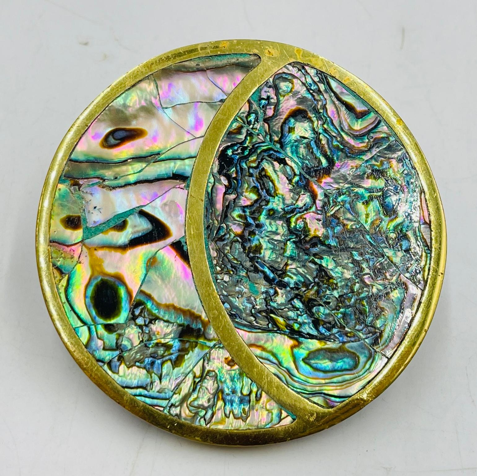Ensemble de 3 grandes poignées de porte en laiton et coquillage d'ormeau par Peñoles, Mexique, années 1950 Bon état - En vente à Los Angeles, CA