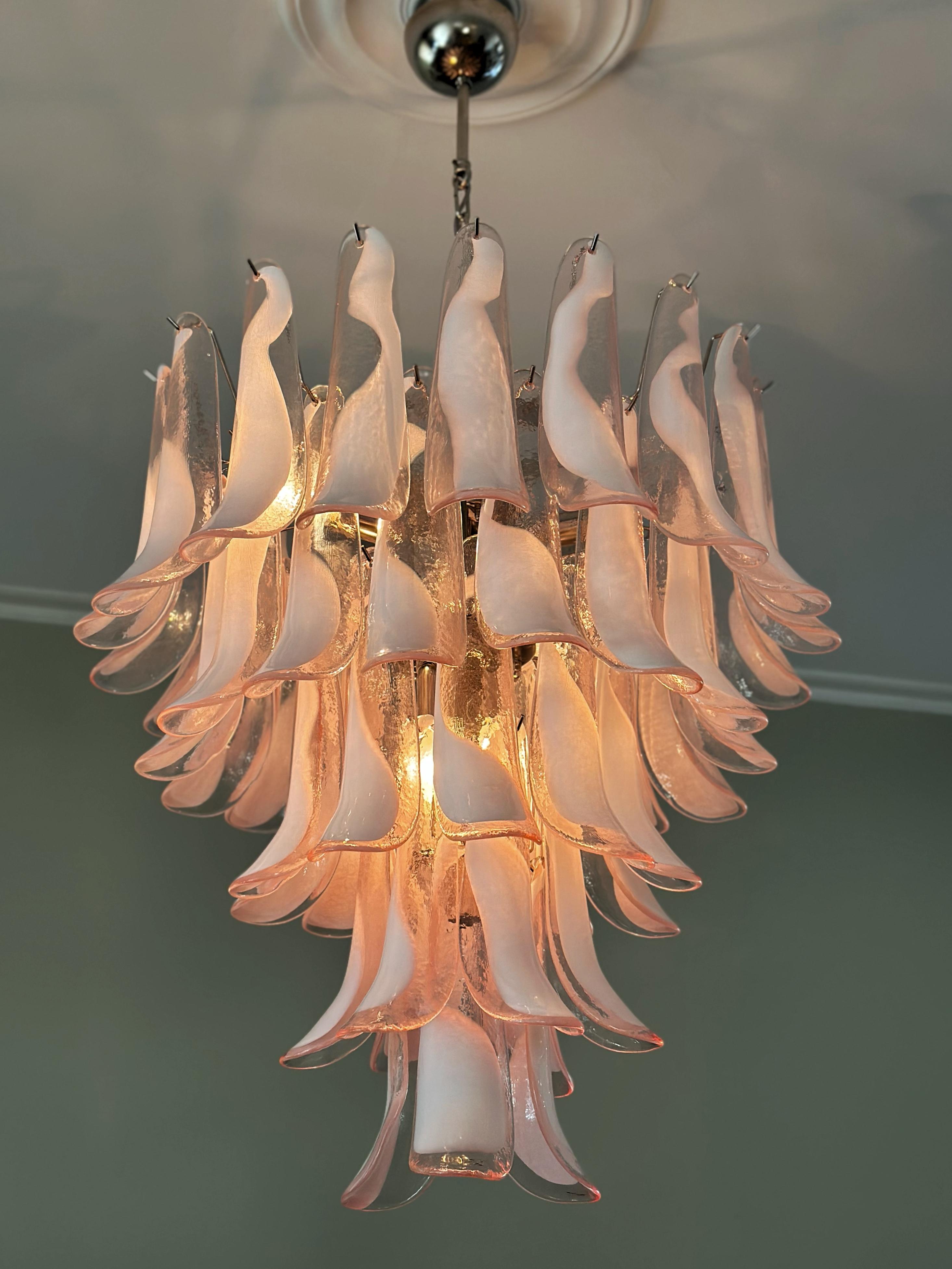 Set von 3 großen eklektischen rosa Murano-Kronleuchtern im Flamingo-Stil im Angebot 4