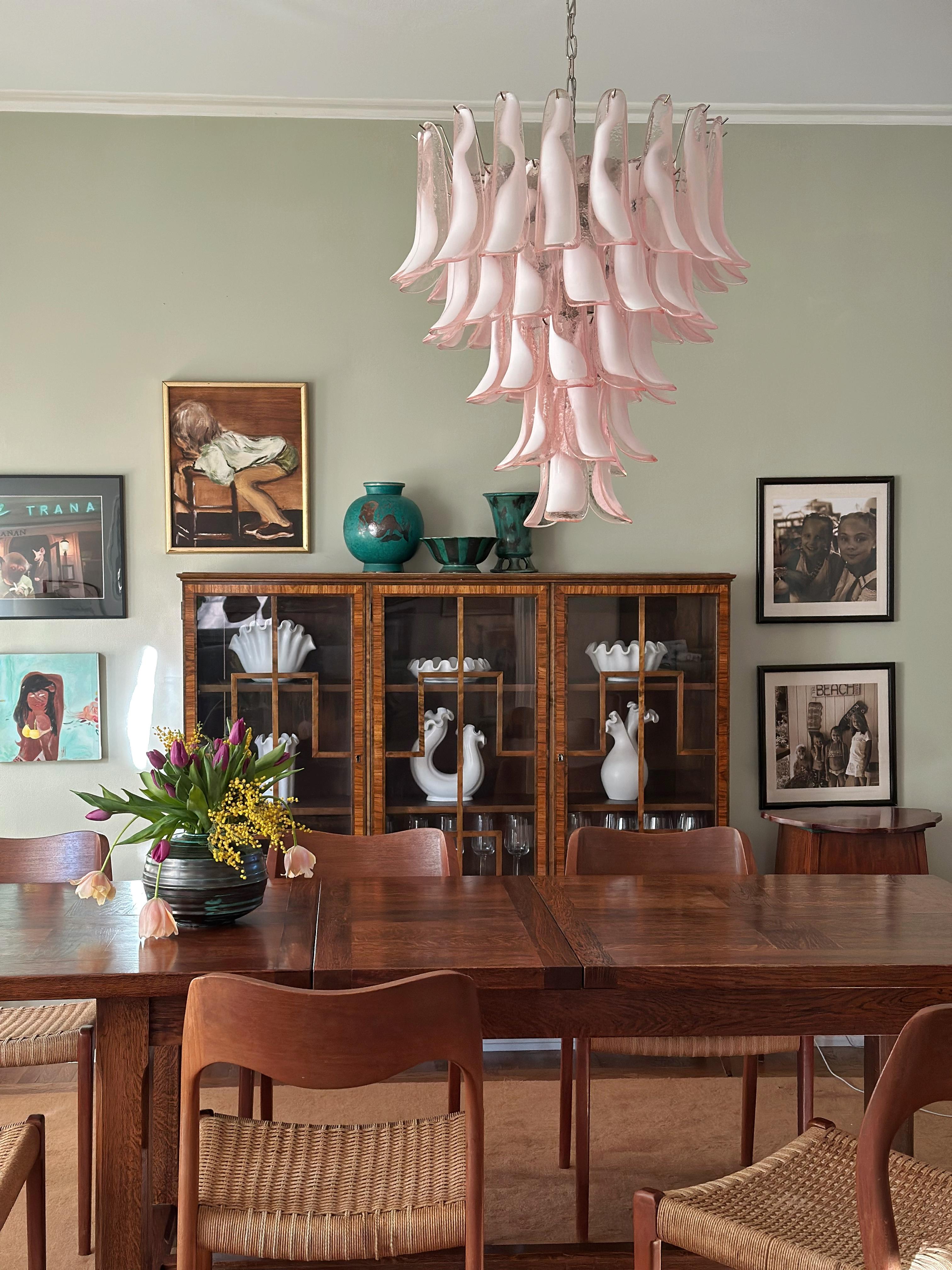Set von 3 großen eklektischen rosa Murano-Kronleuchtern im Flamingo-Stil (Italienisch) im Angebot