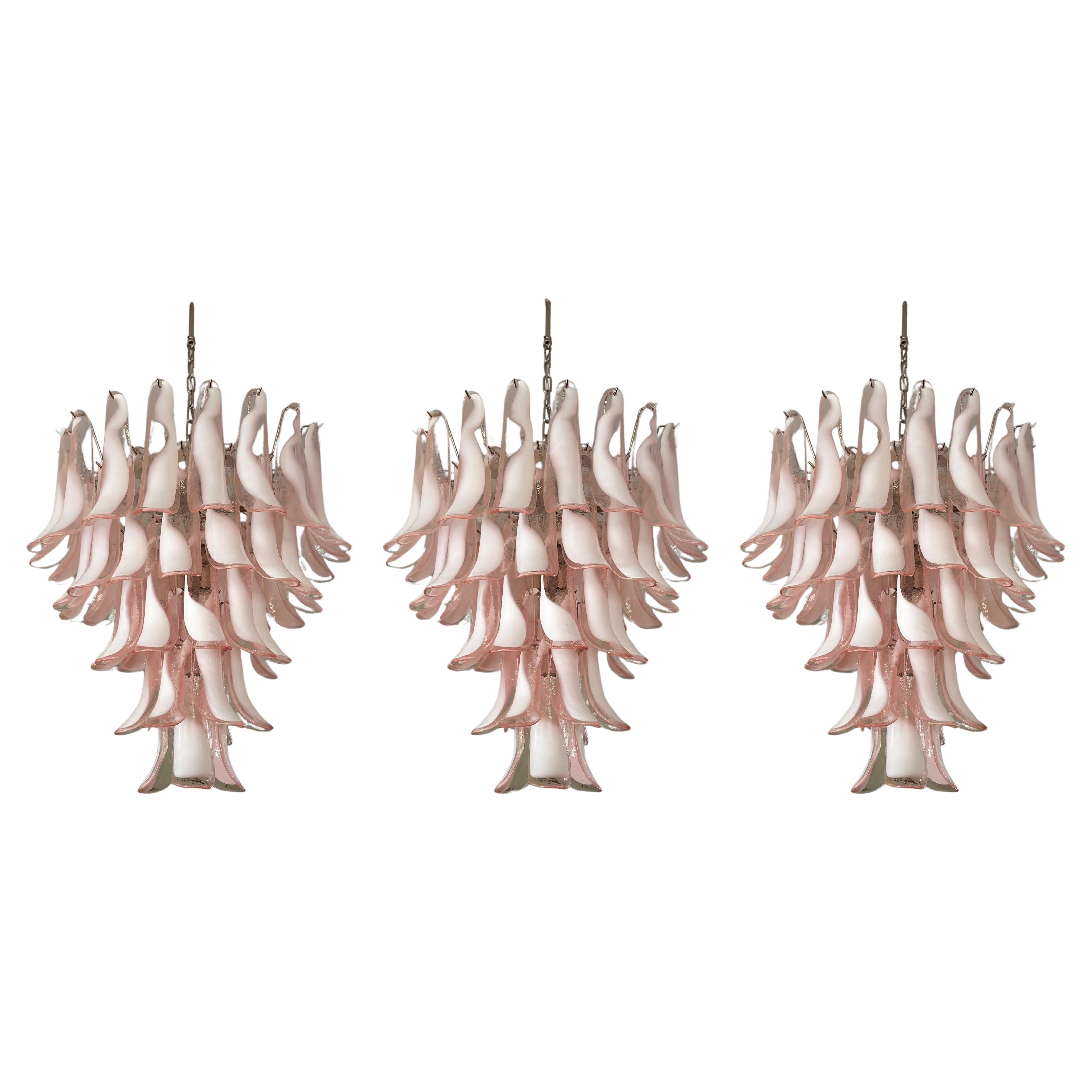 Set von 3 großen eklektischen rosa Murano-Kronleuchtern im Flamingo-Stil im Angebot