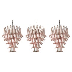 Ensemble de 3 grands lustres de Murano roses éclectiques de style flamingo