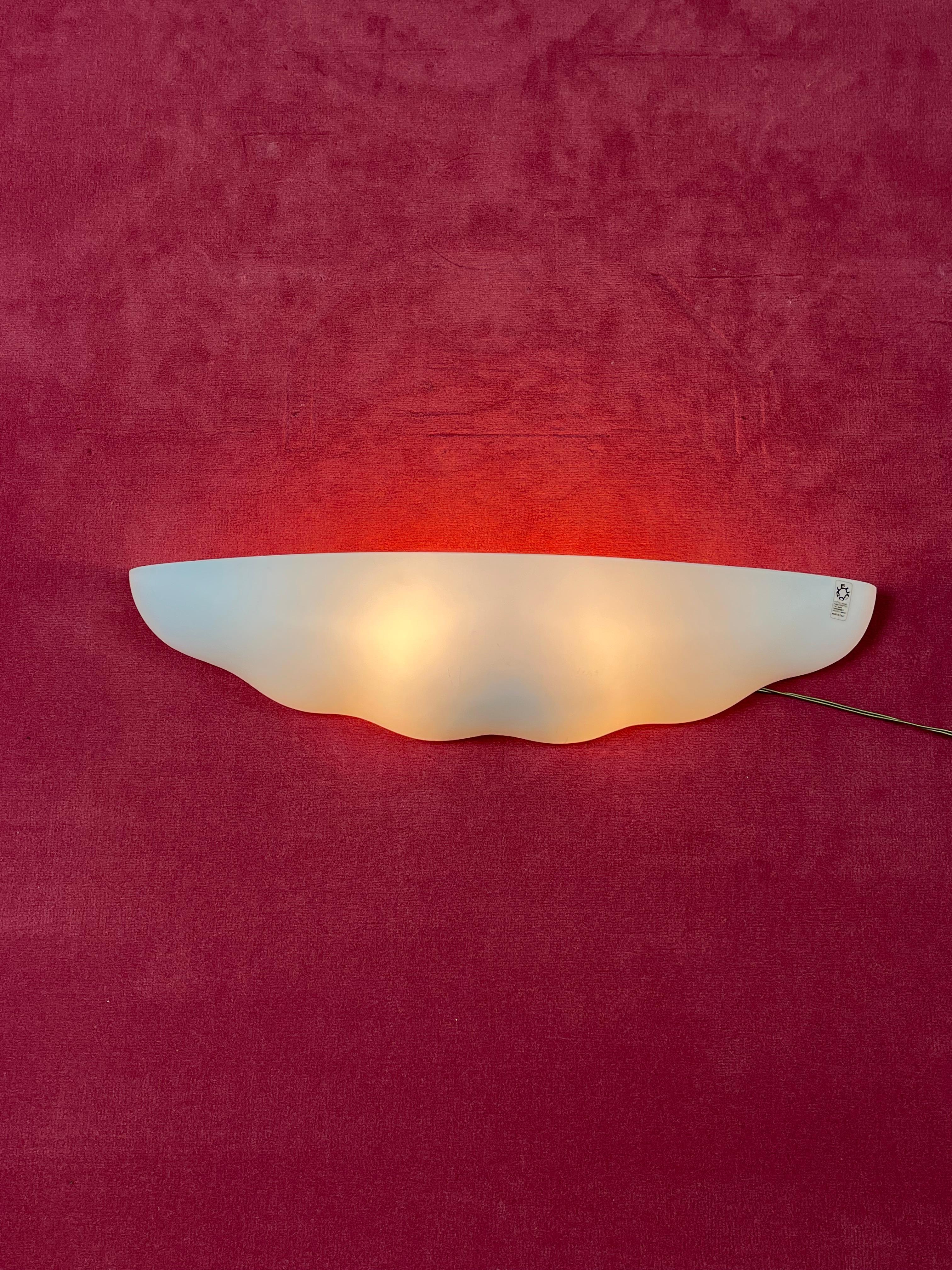 Set di 3 grandi lampade da parete Leucos in vetro soffiato opalino di Murano, anni '80 in vendita 5