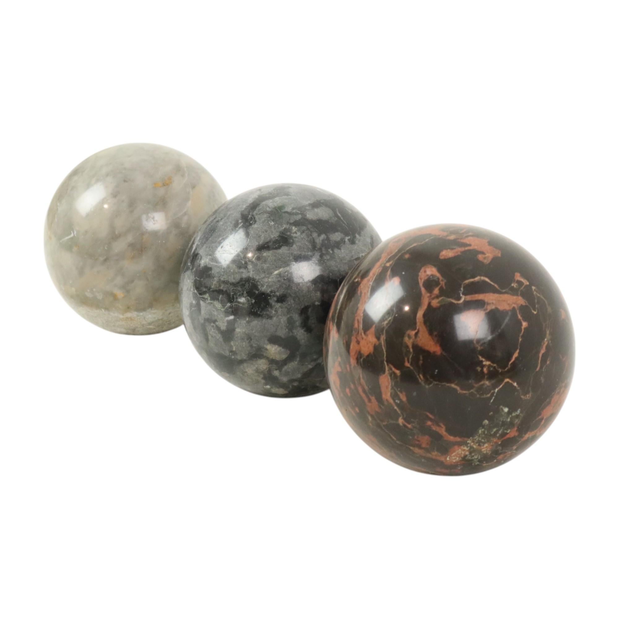 Set of 3 Large Polished Spheres Marble Balls Natural Stone In Good Condition For Sale In Poperinge, BE