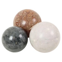 Lot de 3 grands sphères polies en marbre naturel en forme de boule