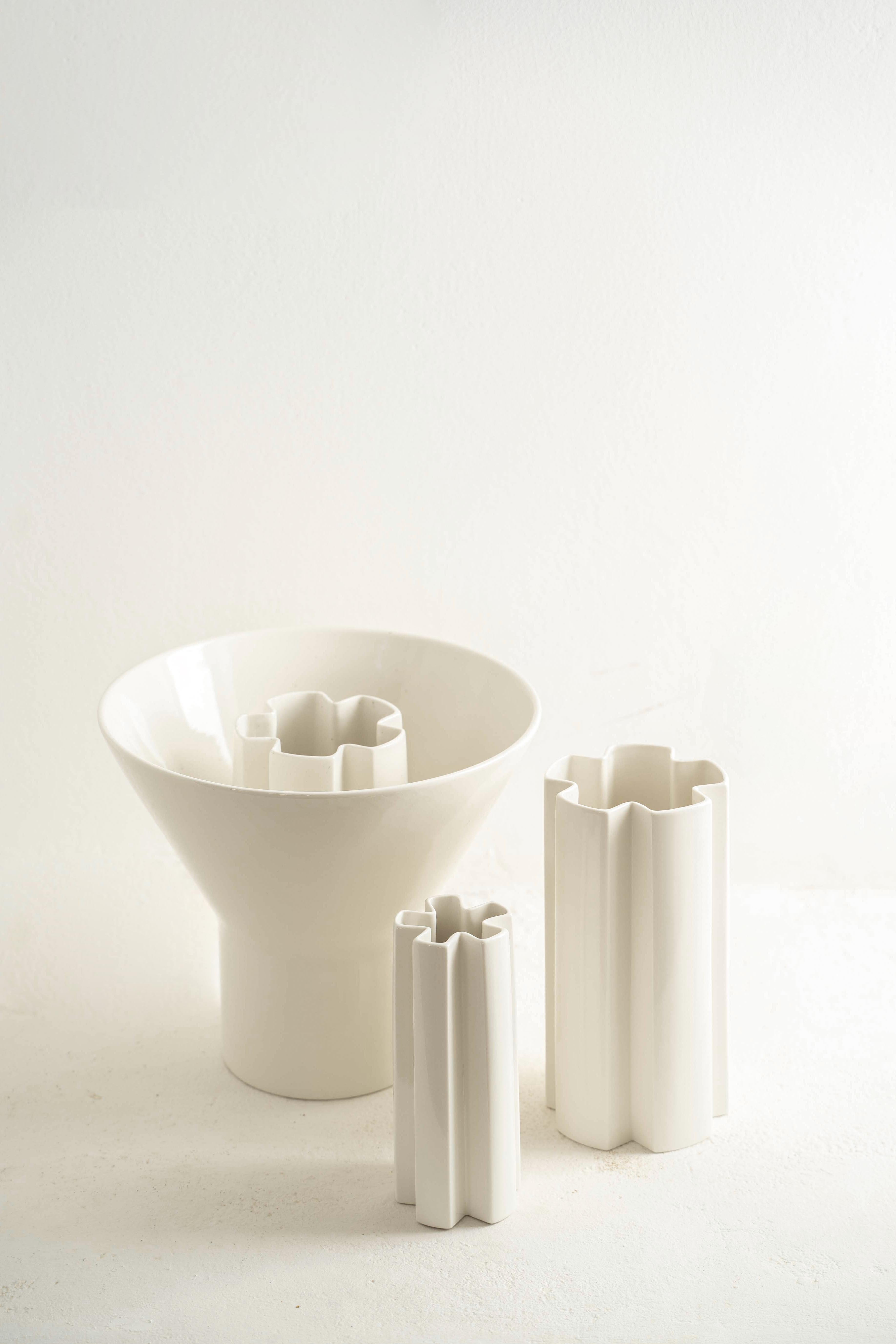 Contemporary Set of 3 Large White Ceramic KYO Star Vases by Mazo Design For Sale