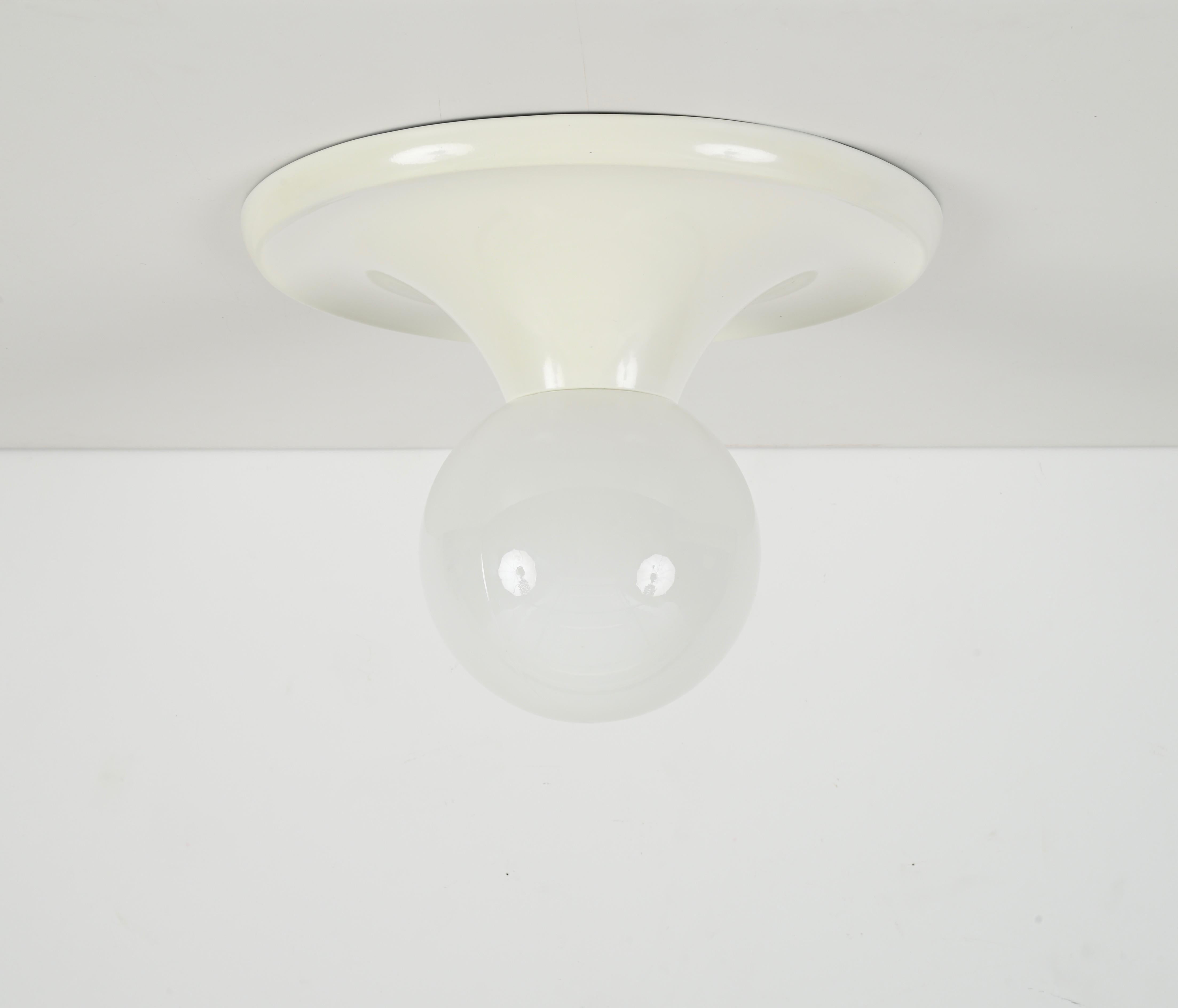 Set von 3 großen weißen Lichtkugeln, Wand- oder Deckenleuchten von Flos, Italien 1960 im Angebot 6
