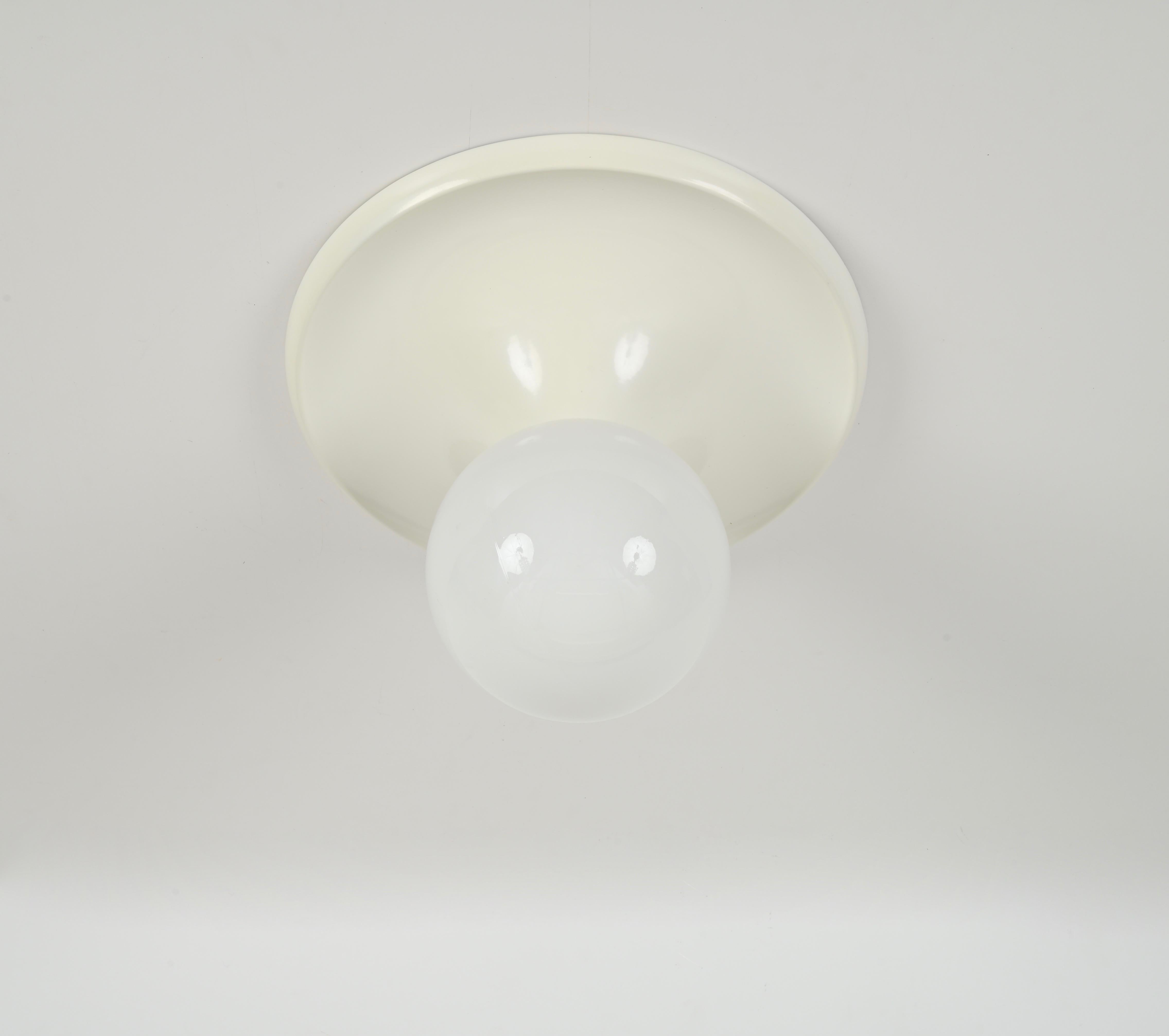 Set von 3 großen weißen Lichtkugeln, Wand- oder Deckenleuchten von Flos, Italien 1960 im Angebot 8