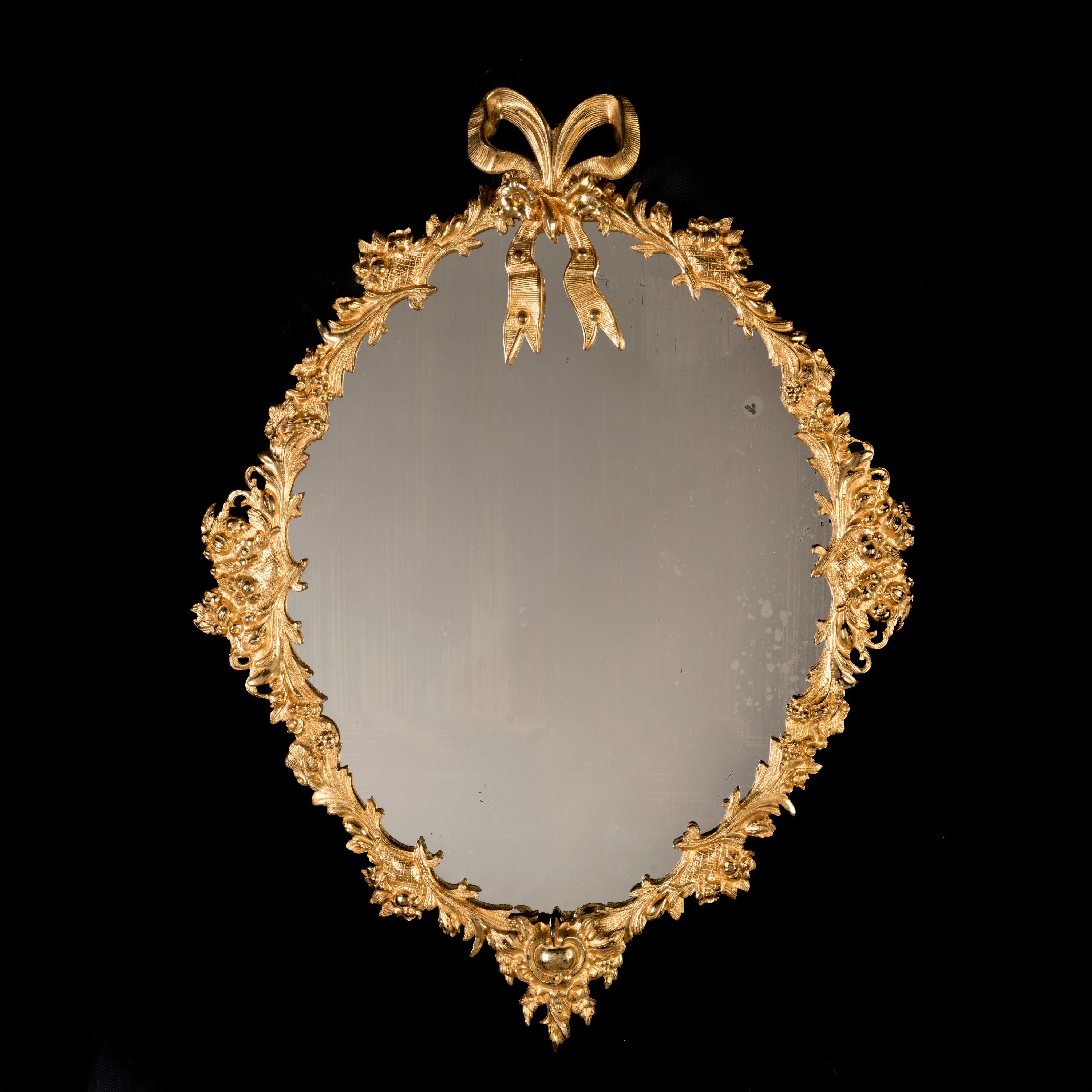 Set di 3 specchi inglesi in ormolu della fine del XIX secolo In condizioni buone in vendita a London, GB