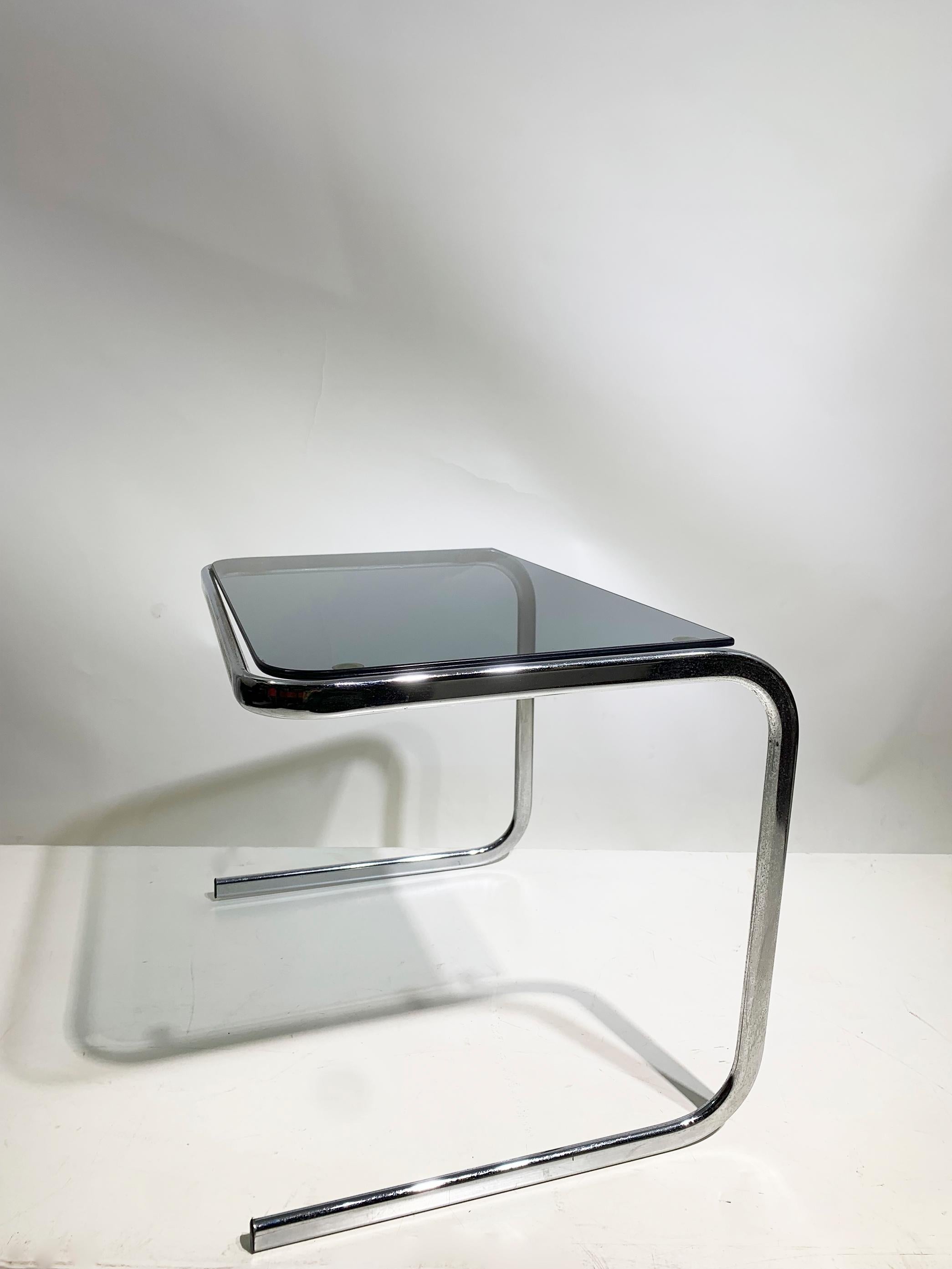 Set of 3 Late 20th Century Nesting Side Tables in Chrome and Smoked Glass For Sale 5