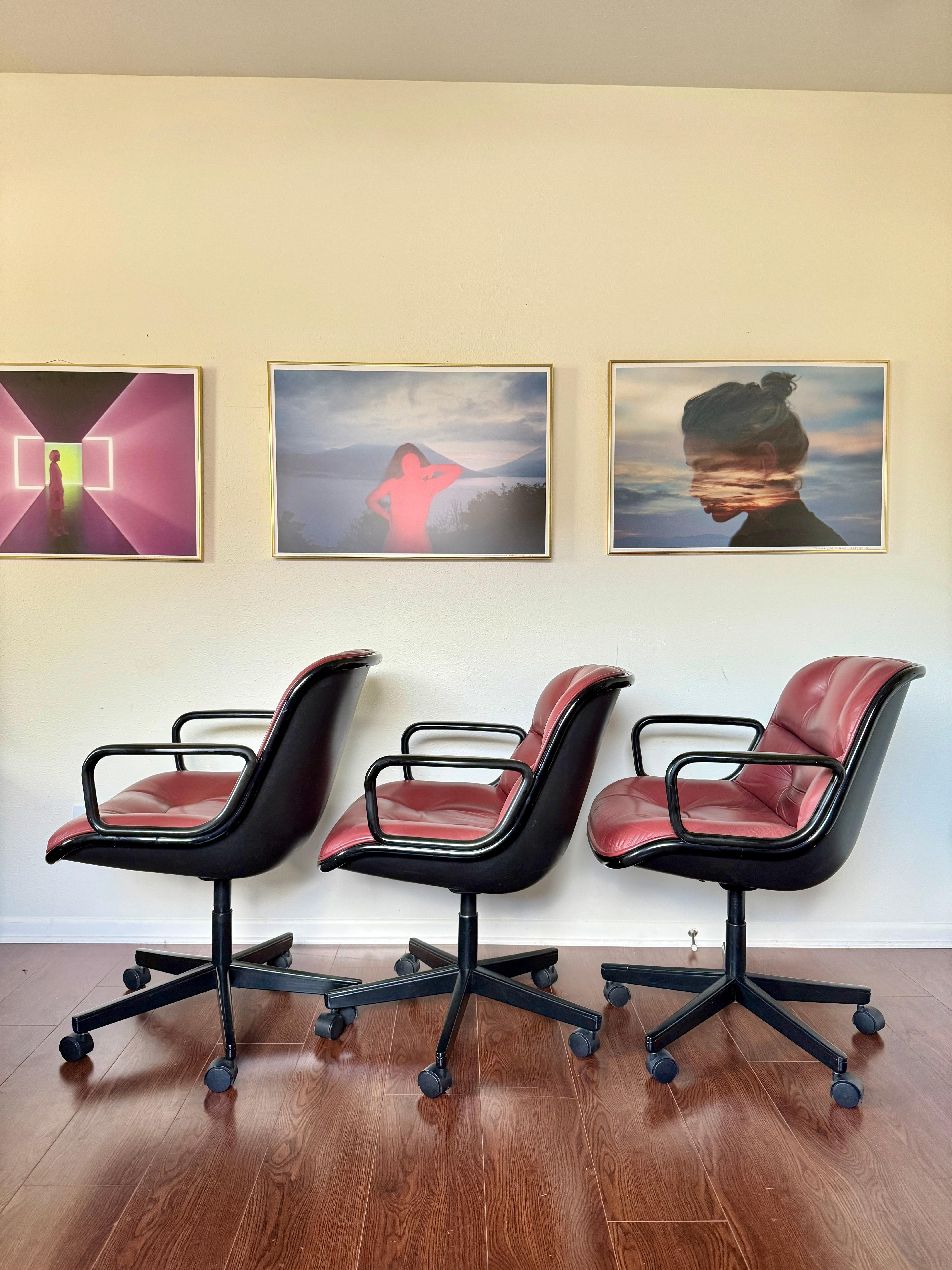 Set of 3 leather executive armchairs designed by Charles Pollock for Knoll For Sale 6