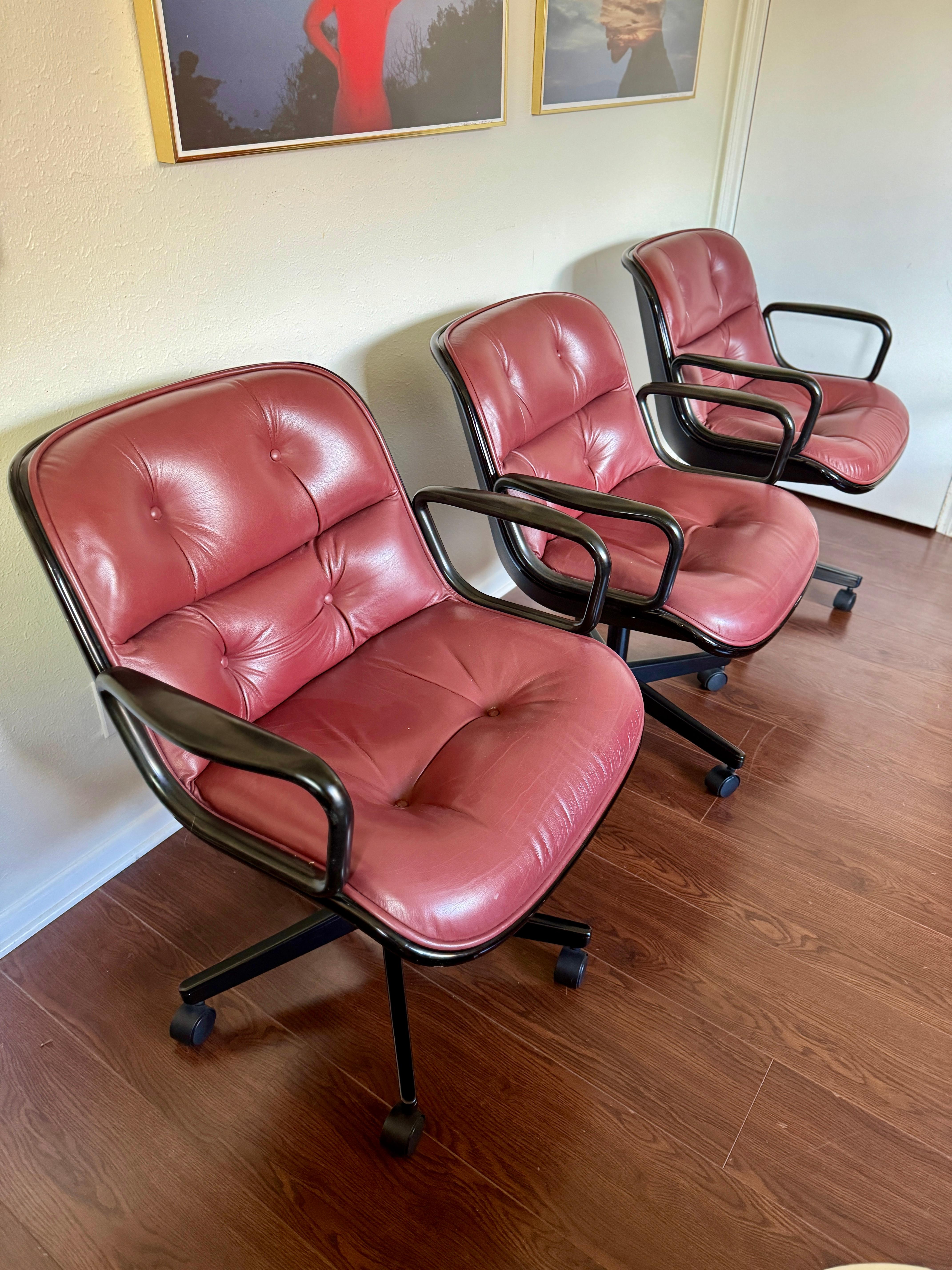 Set of 3 leather executive armchairs designed by Charles Pollock for Knoll For Sale 8