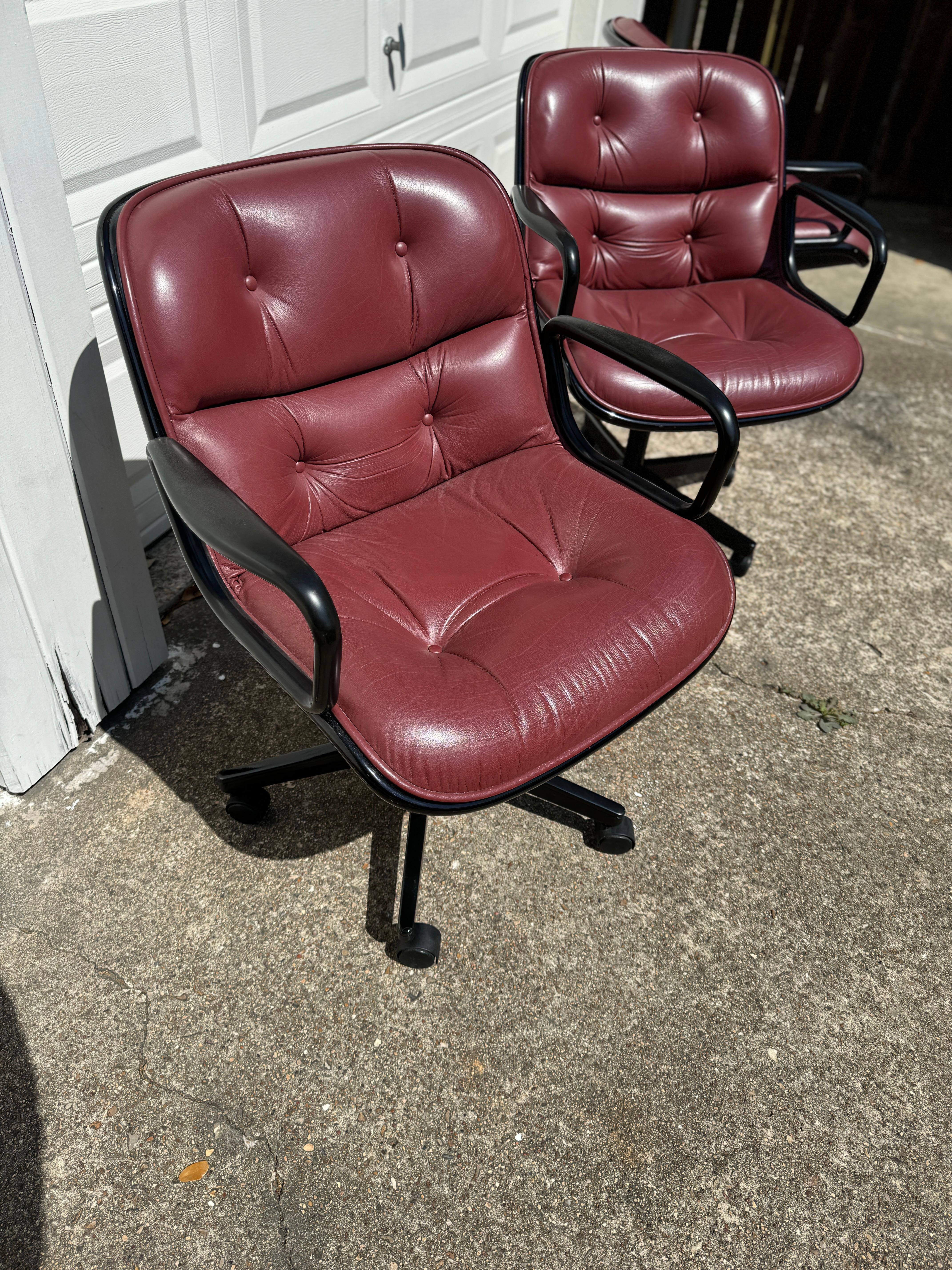 Set of 3 leather executive armchairs designed by Charles Pollock for Knoll For Sale 9