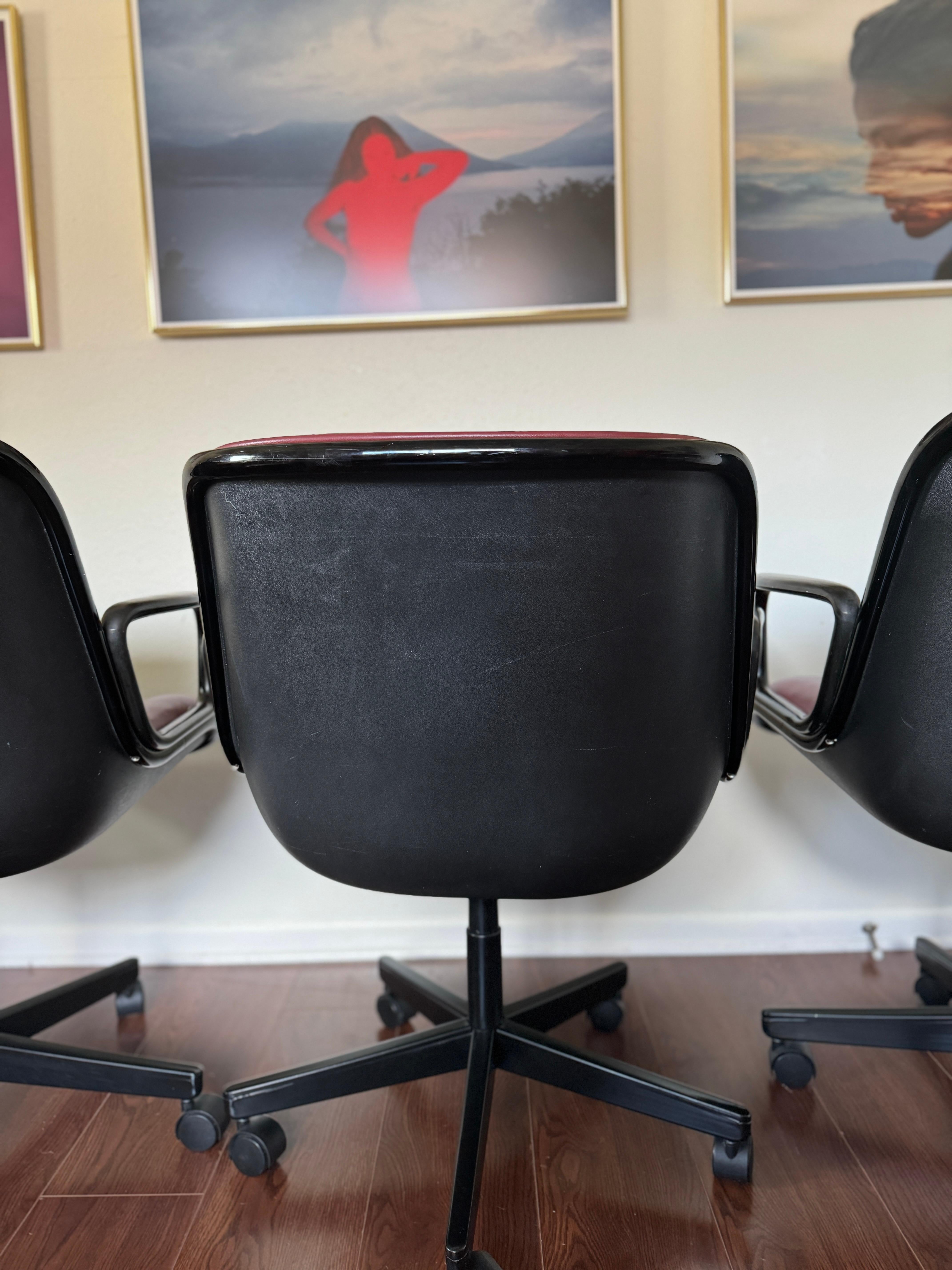 Set of 3 leather executive armchairs designed by Charles Pollock for Knoll In Good Condition For Sale In Houston, TX
