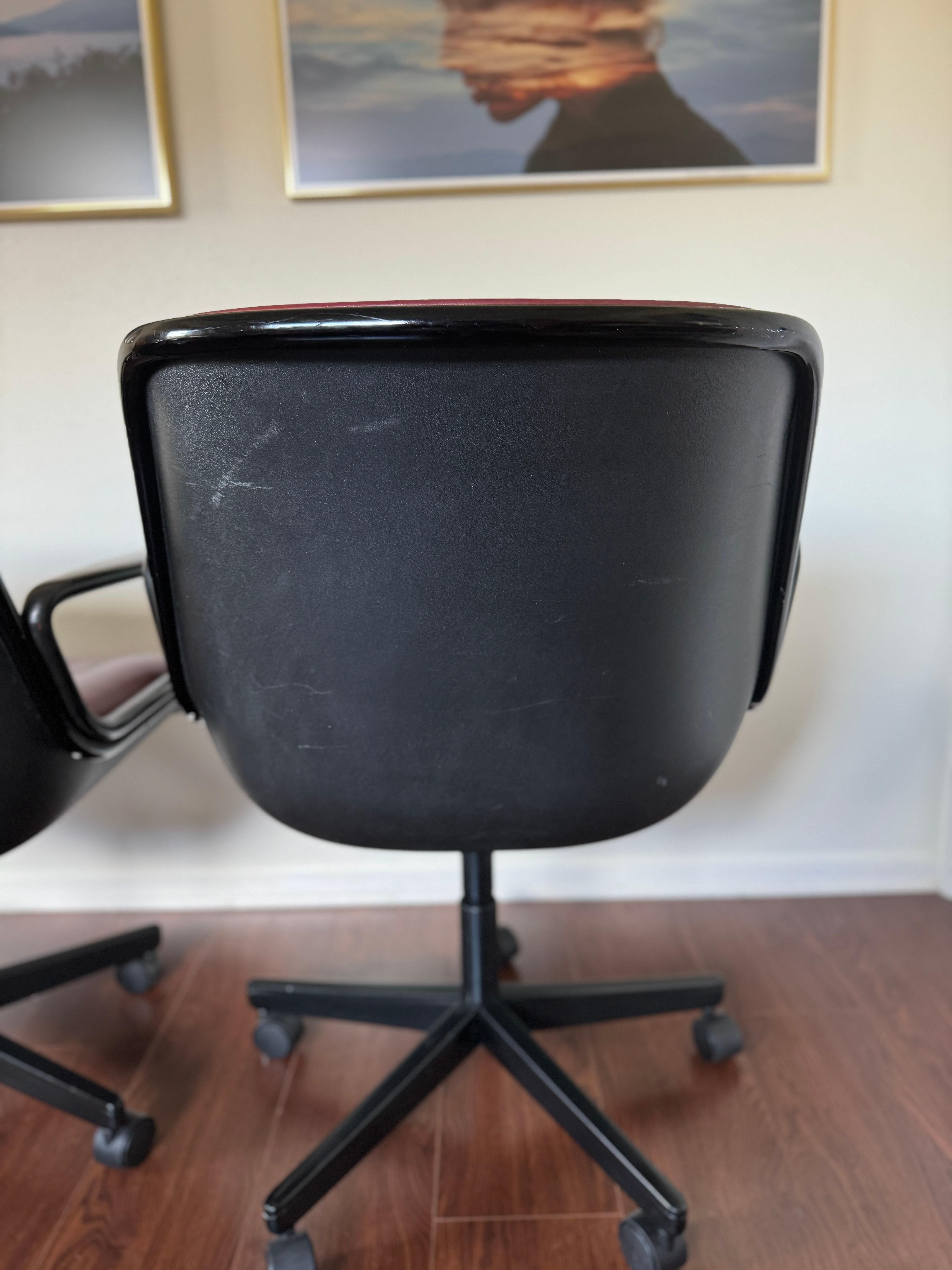 Cuir Ensemble de 3 fauteuils de direction en cuir conçus par Charles Pollock pour Knoll en vente