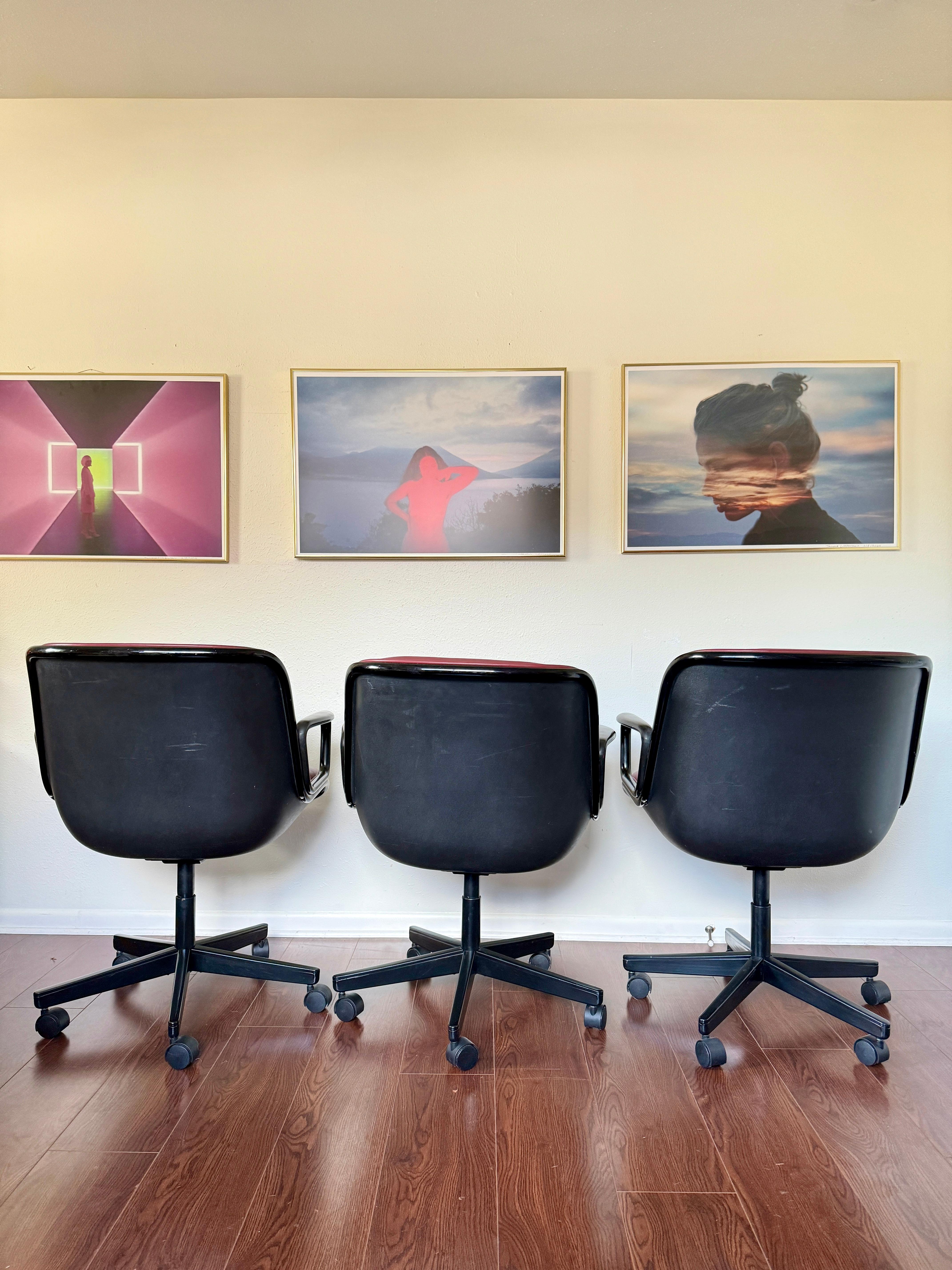 Ensemble de 3 fauteuils de direction en cuir conçus par Charles Pollock pour Knoll en vente 1