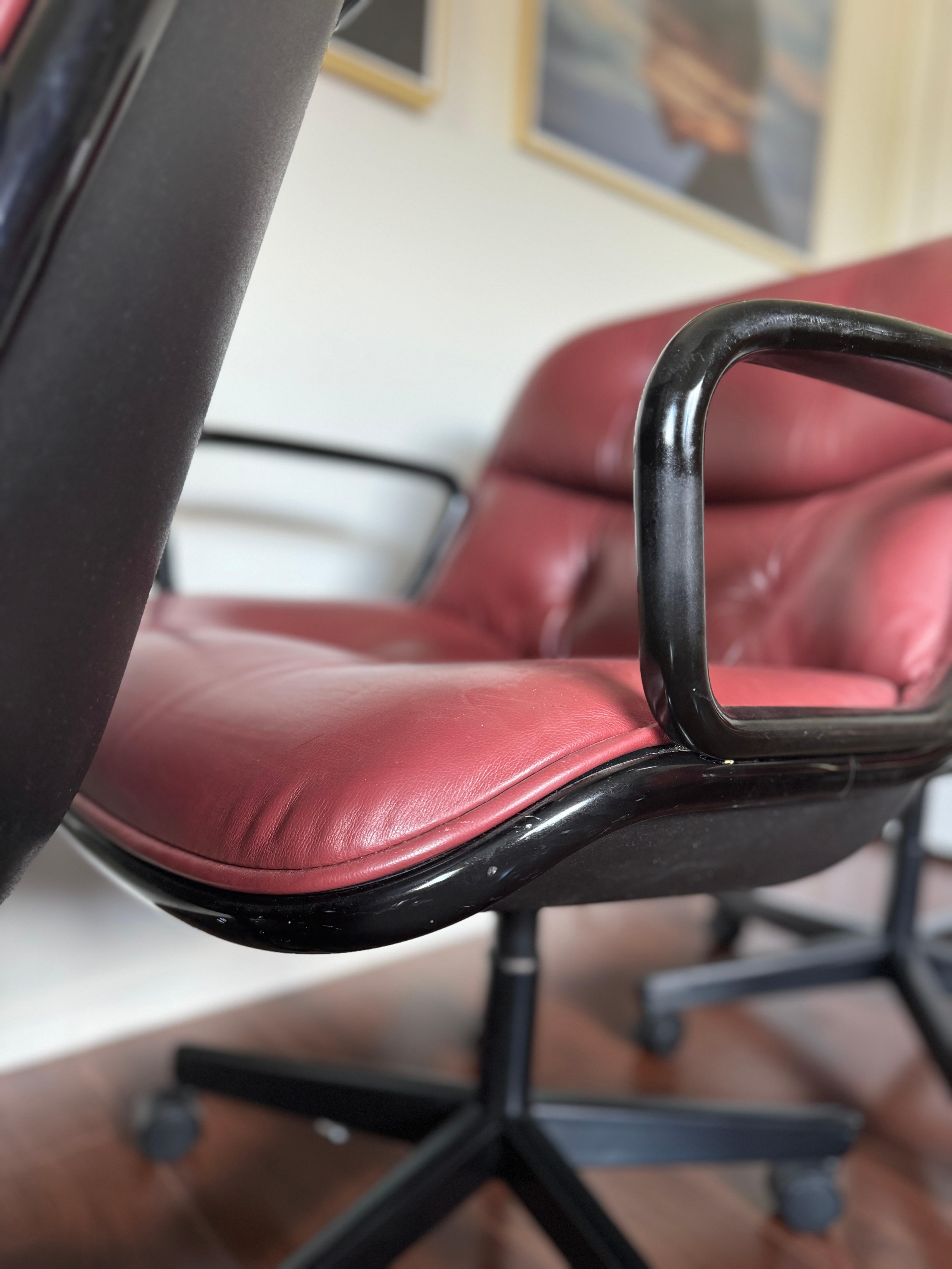 Ensemble de 3 fauteuils de direction en cuir conçus par Charles Pollock pour Knoll en vente 2
