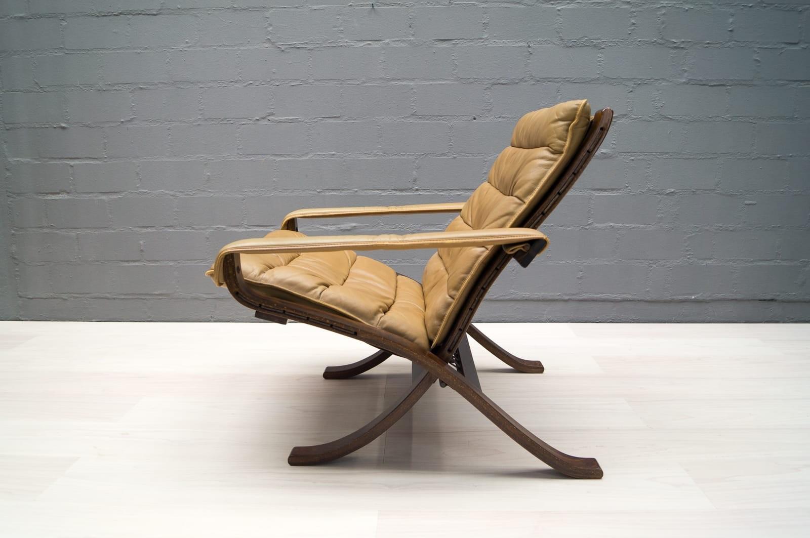 Flex Safari chairs.

Very good condition with minimal signs of wear. 

Ingmar Relling (8. April 1920; † 9. April 2002) was a Norwegian architect and designer. His most famous work is the armchair 