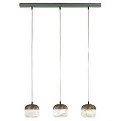 Satz von 3 großen Lineal-Kupfer-Pendelleuchten von United Alabaster