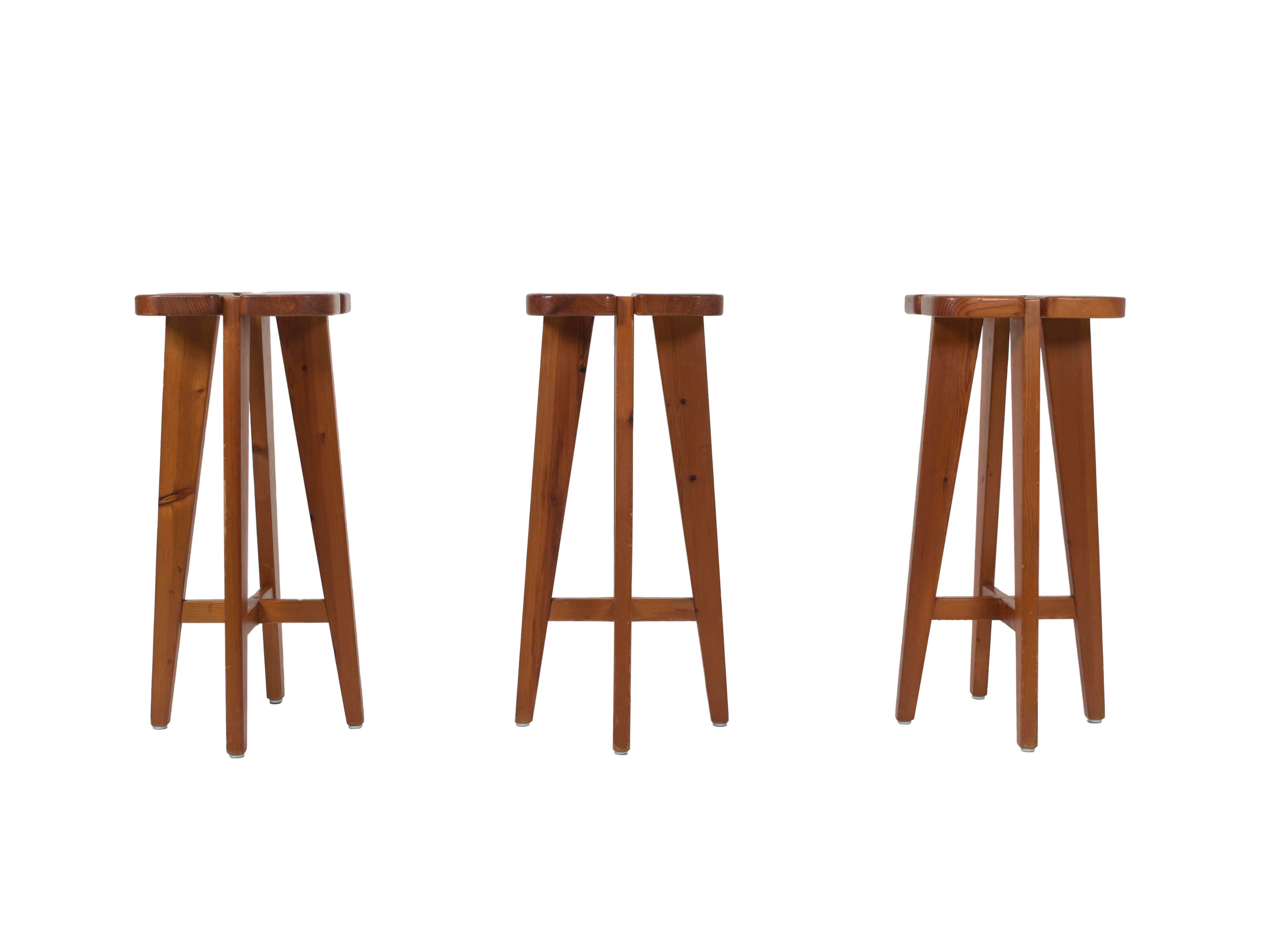 Set of 3 Pine Stools by Lisa Johansson Pape 'Apila' for Stockmann-Orne from Finland 1960s. These mid-century Scandinavian stools are in great vintage condition with signs of usage. However, we think this patina only adds to the charm. The design of