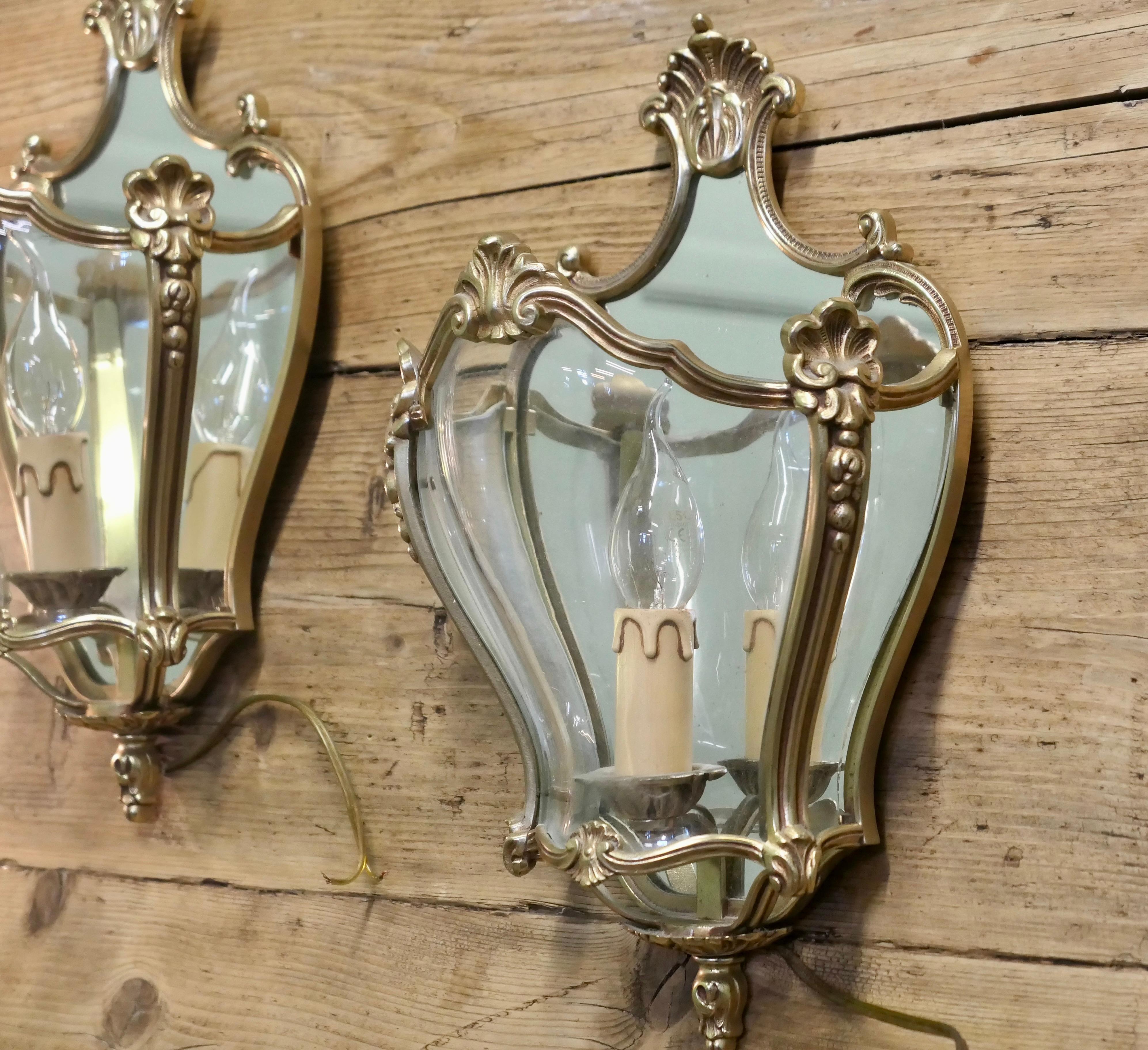 Conjunto de 3 apliques franceses estilo Luis XV Maison Arlus en Bueno estado para la venta en Godshill, Isle of Wight