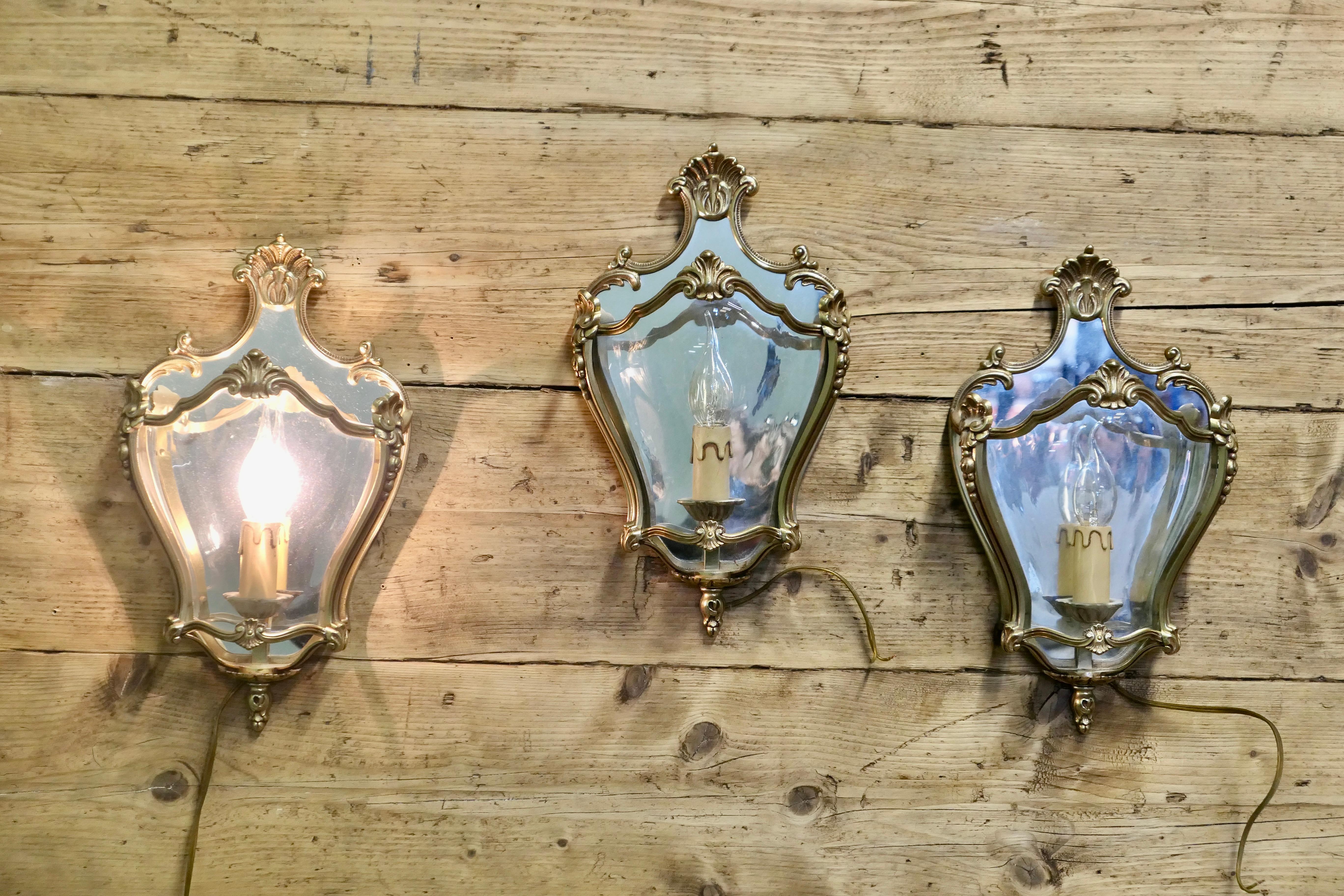 Conjunto de 3 apliques franceses estilo Luis XV Maison Arlus en venta 1
