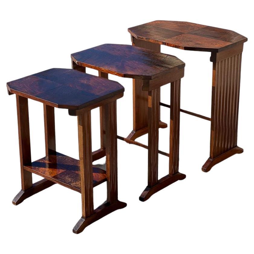 Set of 3 mahogany nesting tables 1930. For Sale