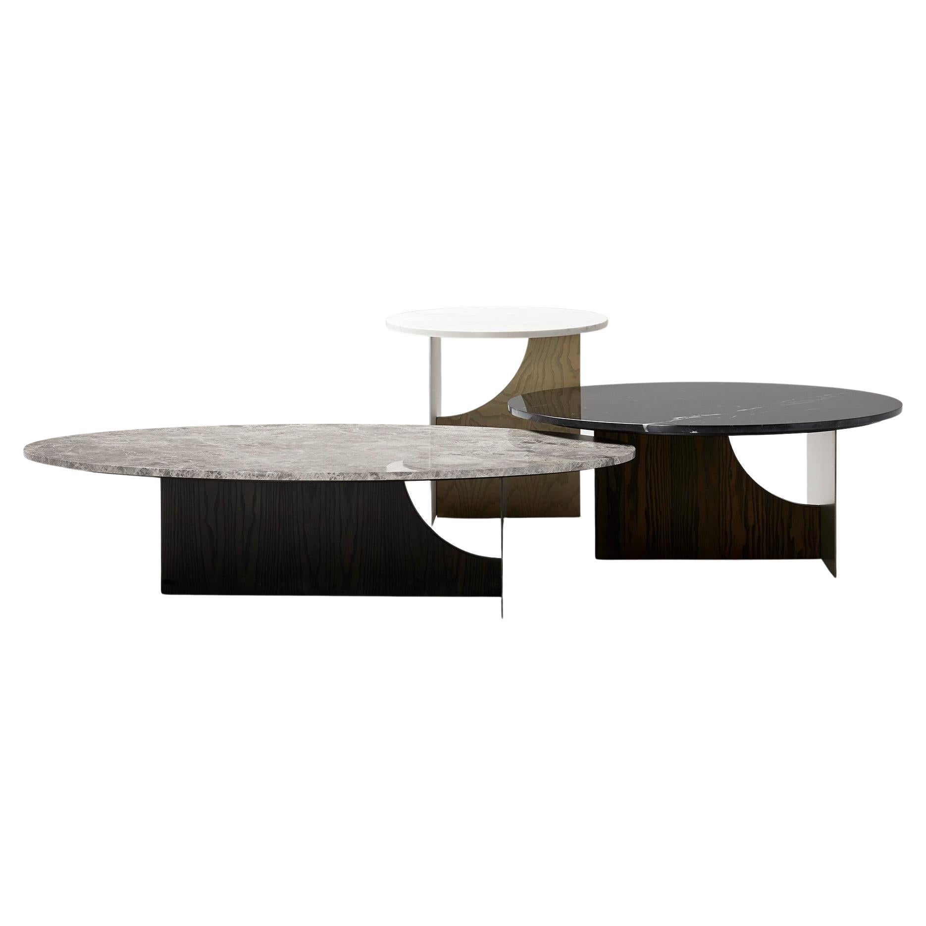 Ensemble de 3 tables en marbre aux finitions en bois et en métal personnalisées en vente