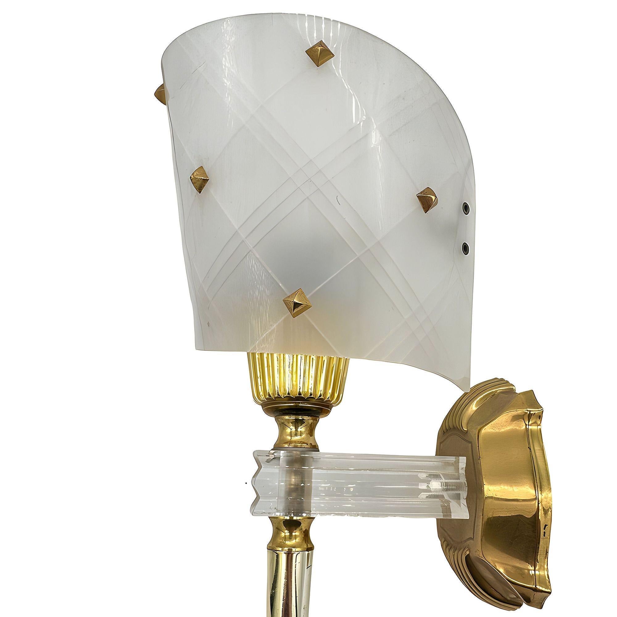 Ottone Set di 3 lampade da parete MCM in ottone e lucite di Pierre Guariche per Luminai in vendita