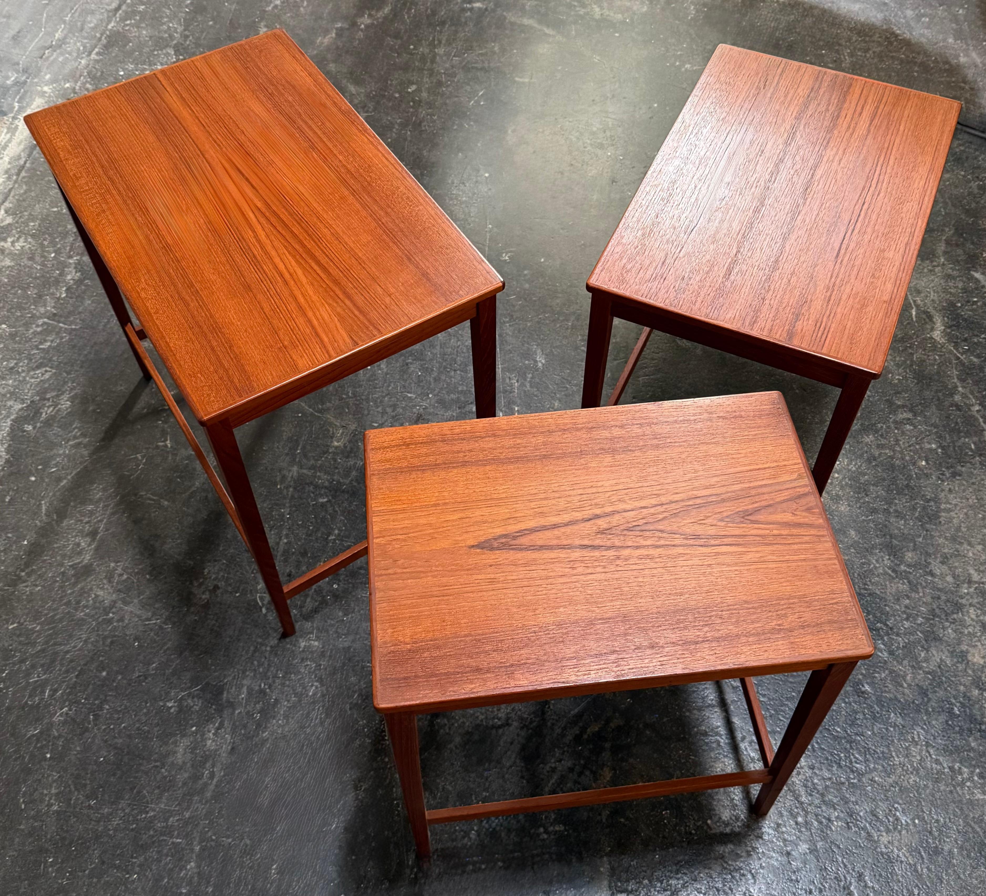 Set of 3 MCM Teak Nesting Tables by Svante Skogh for Seffle, Sweden c. 1960s en vente 2