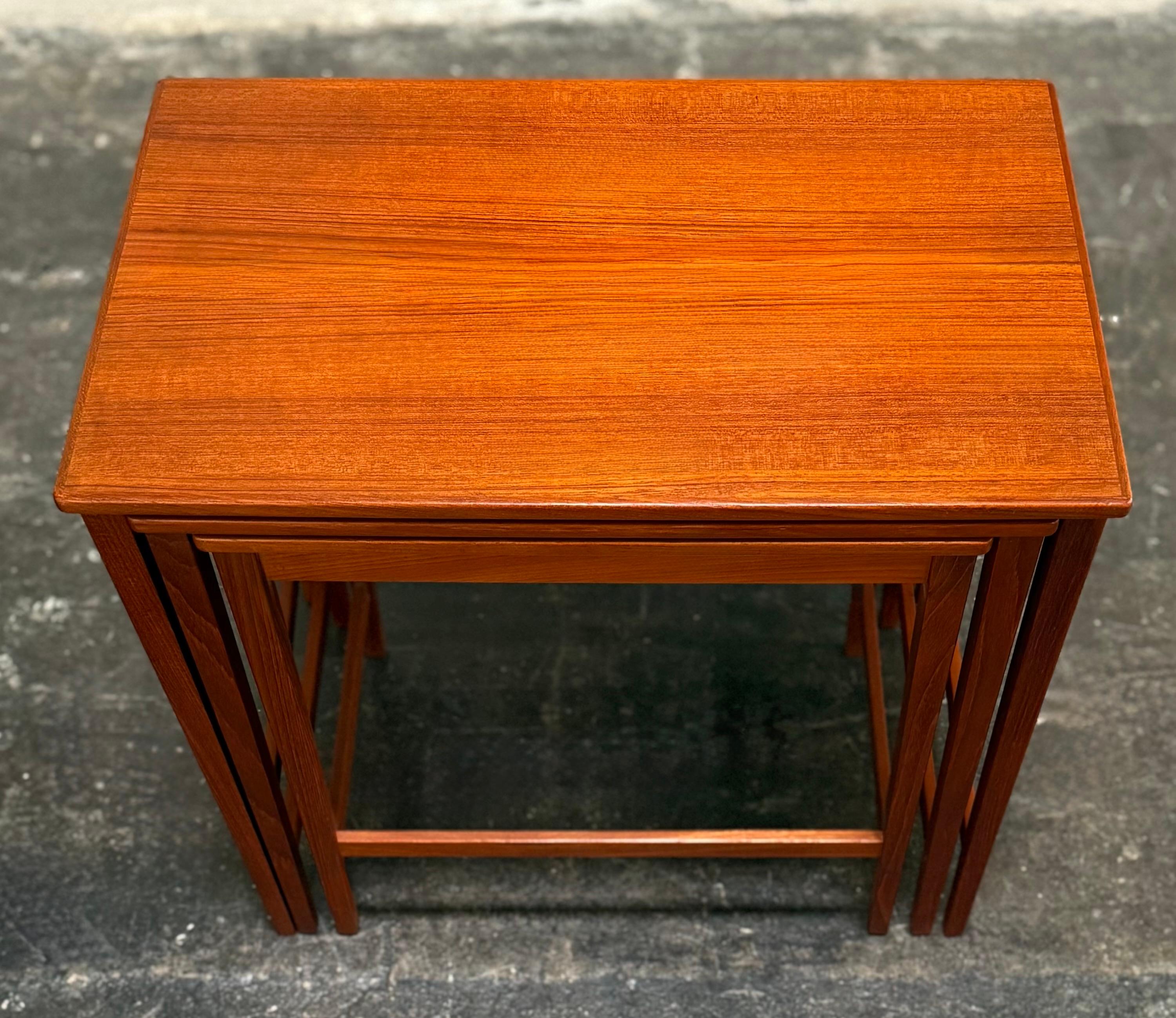 Scandinave moderne Set of 3 MCM Teak Nesting Tables by Svante Skogh for Seffle, Sweden c. 1960s en vente