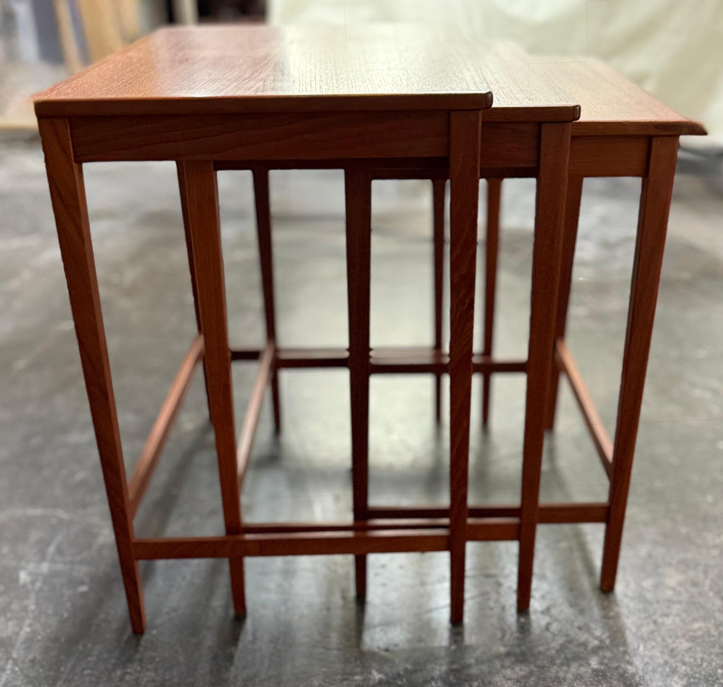 Set of 3 MCM Teak Nesting Tables by Svante Skogh for Seffle, Sweden c. 1960s Bon état - En vente à Atlanta, GA