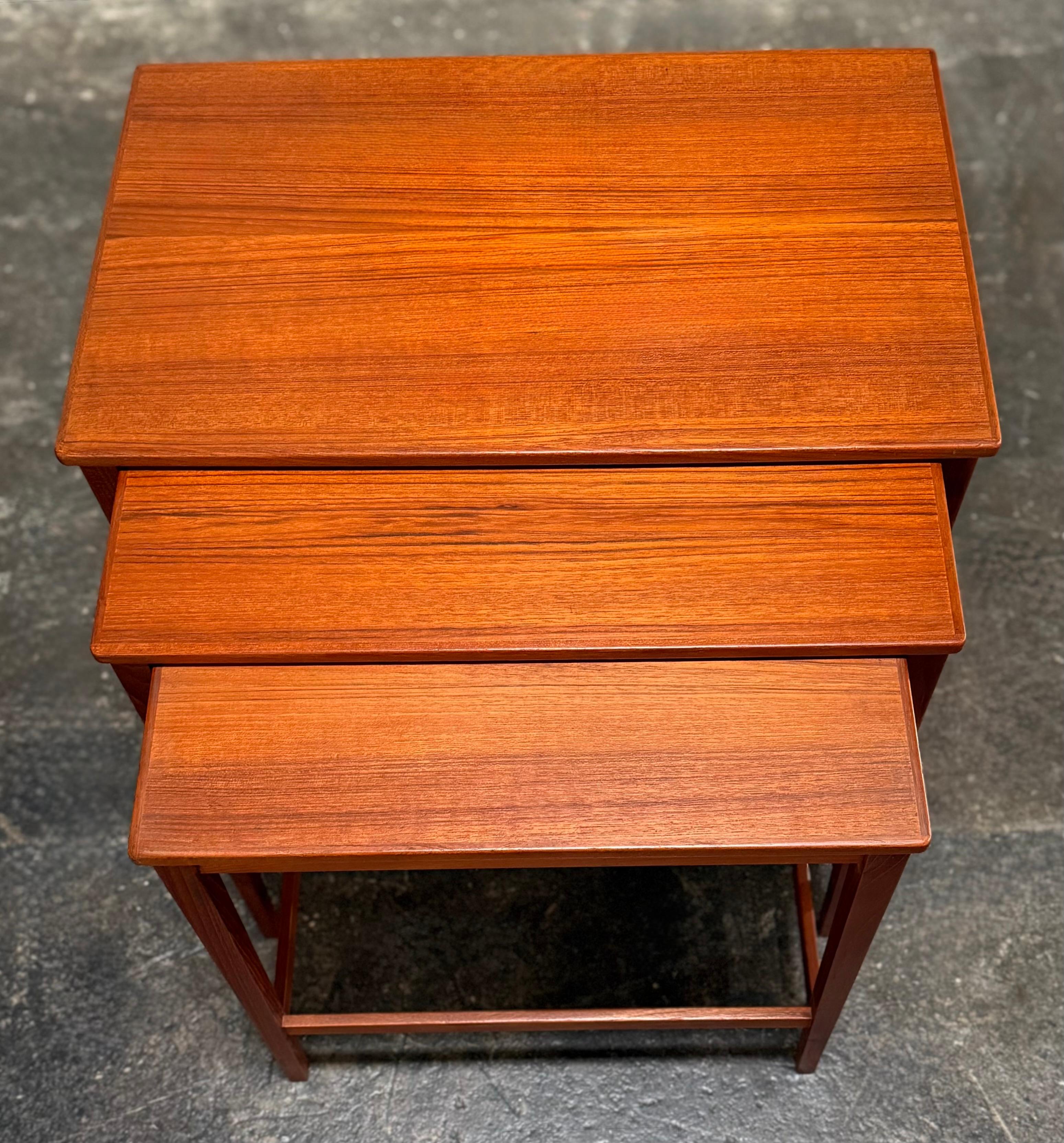 20ième siècle Set of 3 MCM Teak Nesting Tables by Svante Skogh for Seffle, Sweden c. 1960s en vente